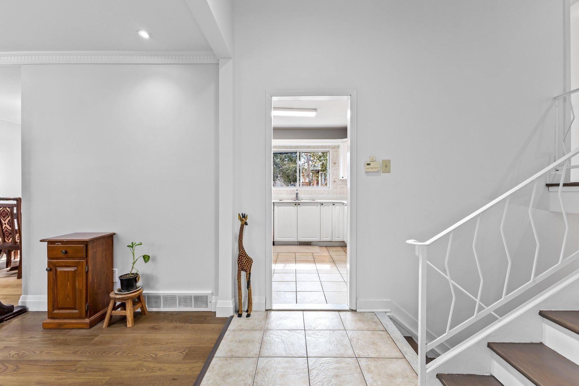 









89


Rue Sauvé

,
Dollard-des-Ormeaux,




QC
H9A1C4

