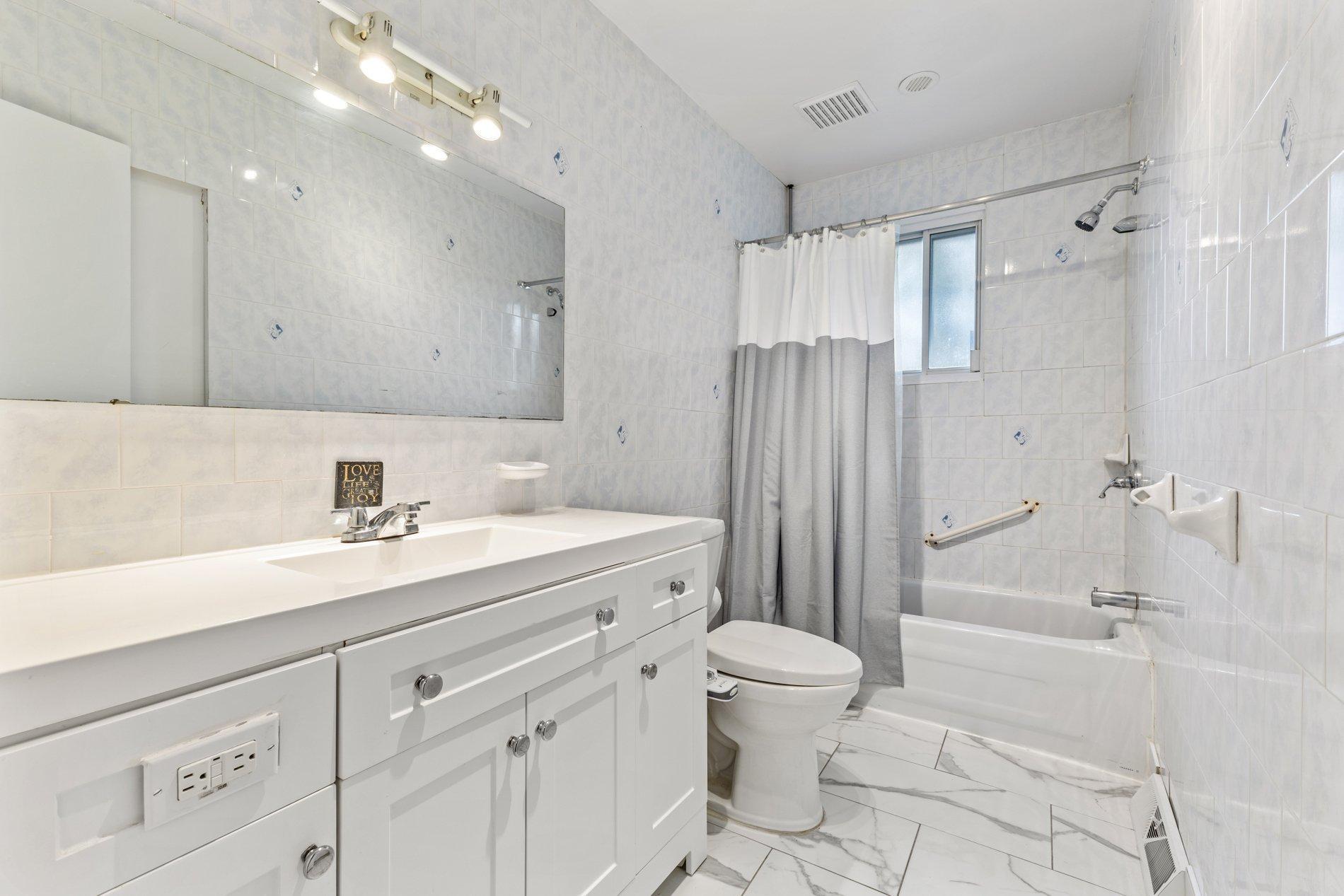 









89


Rue Sauvé

,
Dollard-des-Ormeaux,




QC
H9A1C4

