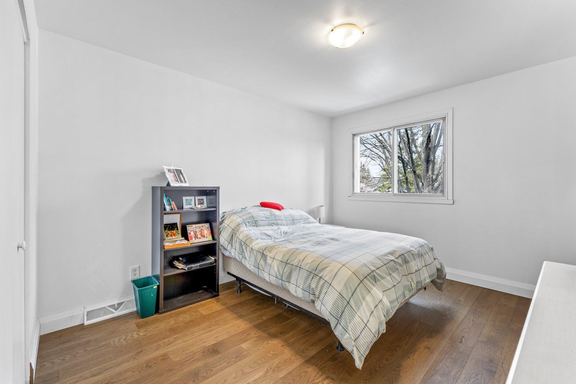 









89


Rue Sauvé

,
Dollard-des-Ormeaux,




QC
H9A1C4

