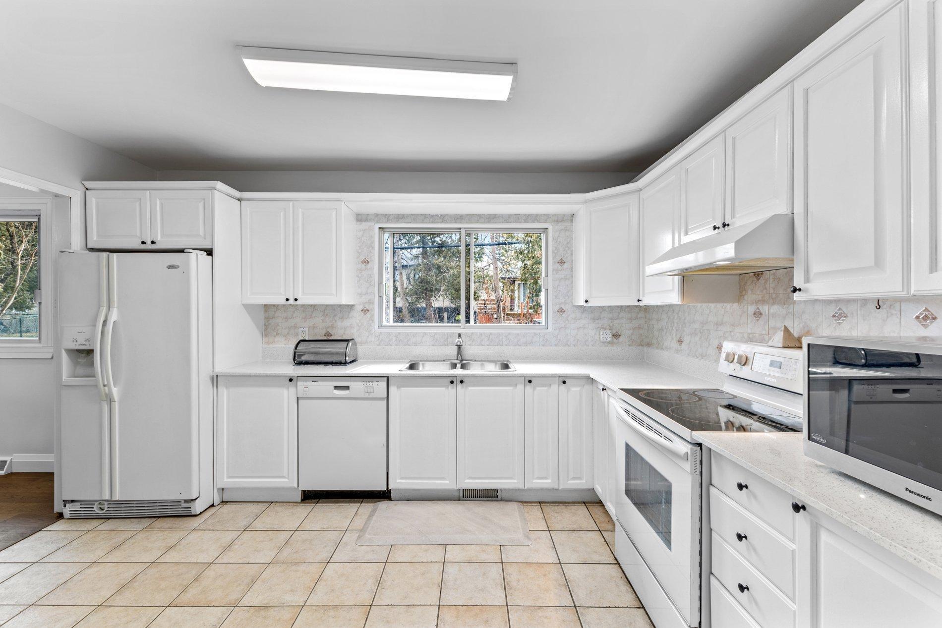 









89


Rue Sauvé

,
Dollard-des-Ormeaux,




QC
H9A1C4

