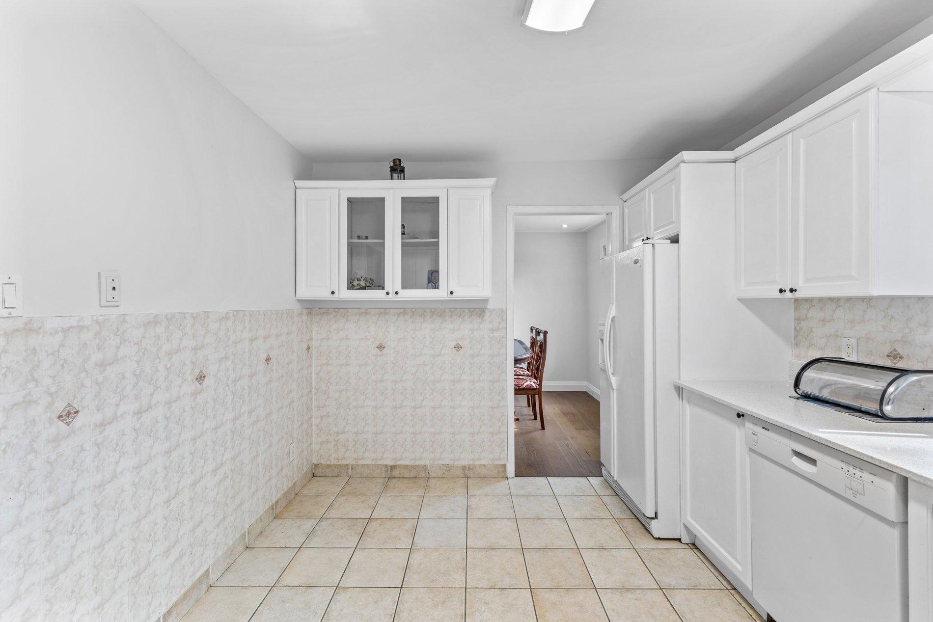 









89


Rue Sauvé

,
Dollard-des-Ormeaux,




QC
H9A1C4

