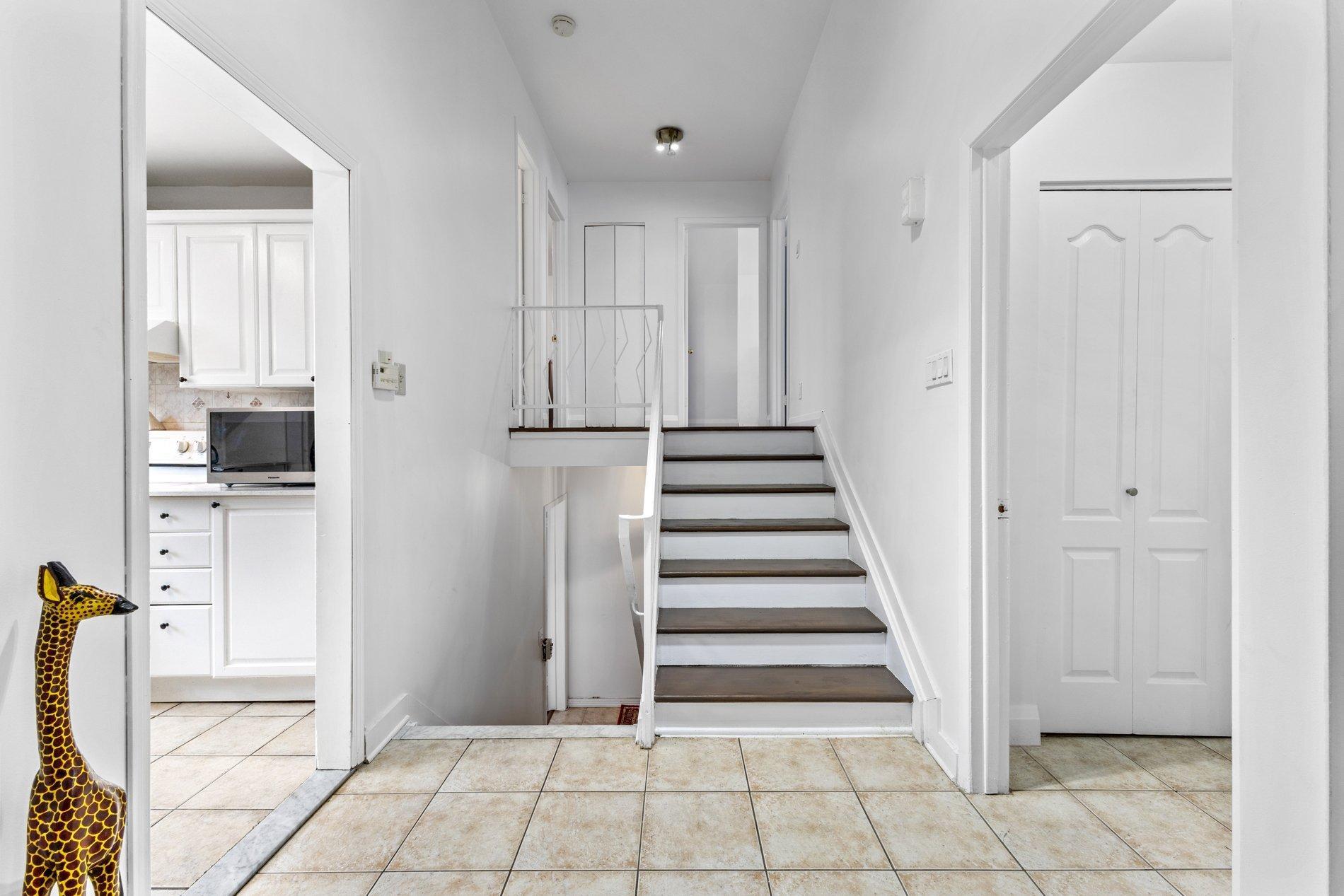 









89


Rue Sauvé

,
Dollard-des-Ormeaux,




QC
H9A1C4

