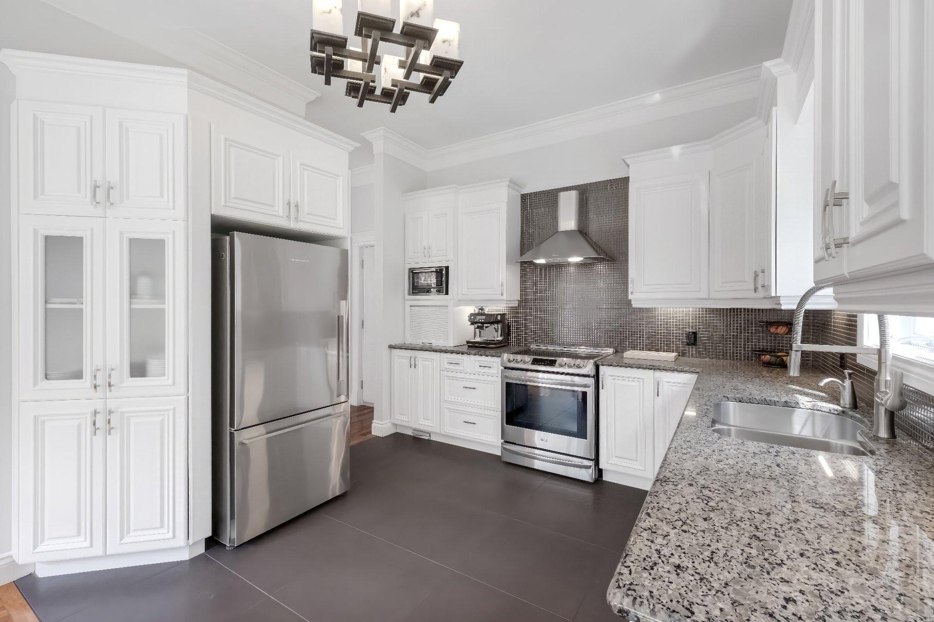 









1091


Rue Frédéric-Doyon

,
Sherbrooke (Brompton/Rock Forest/Saint-Élie/Deauville),




QC
J1R0T1


