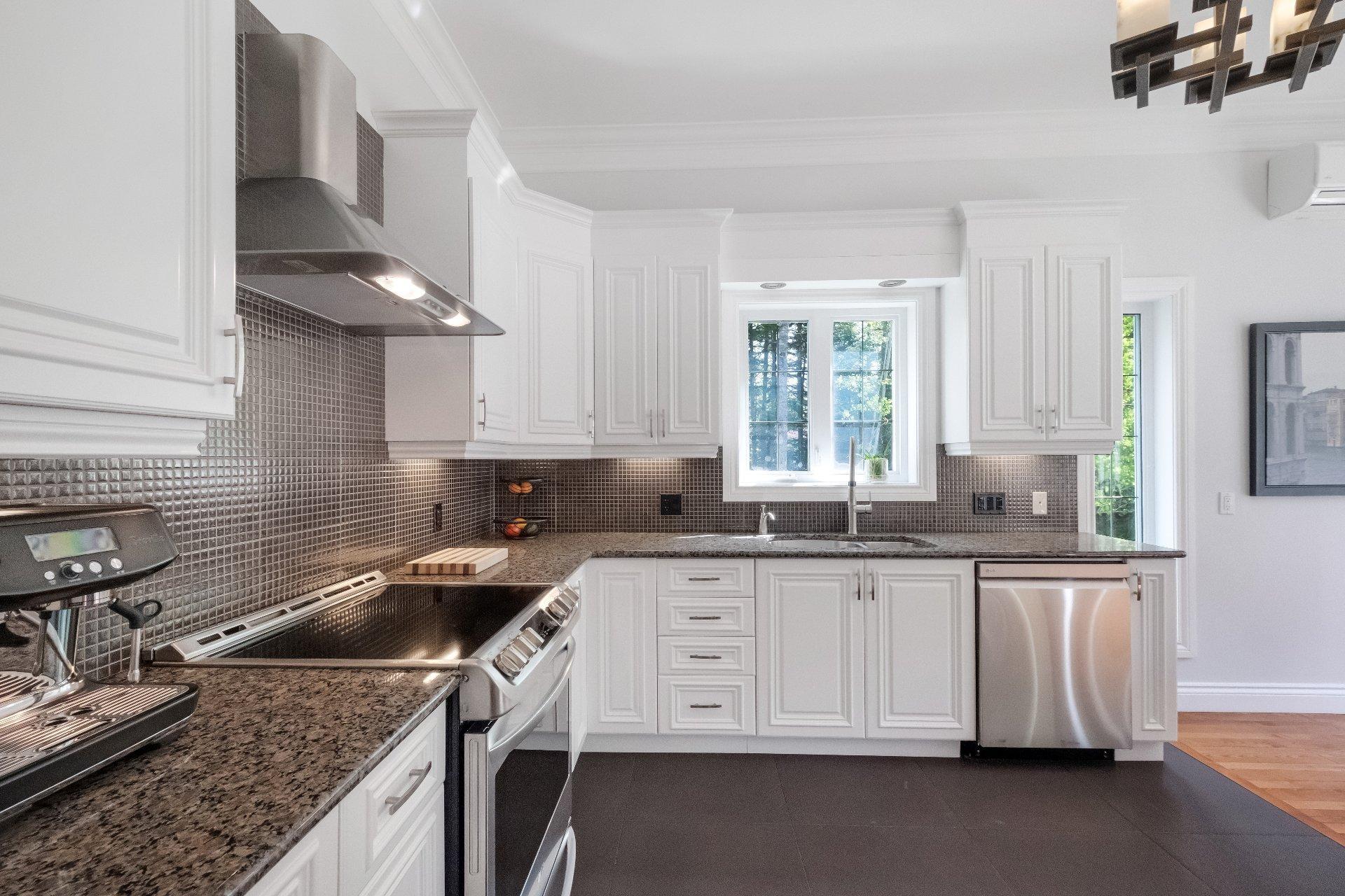 









1091


Rue Frédéric-Doyon

,
Sherbrooke (Brompton/Rock Forest/Saint-Élie/Deauville),




QC
J1R0T1

