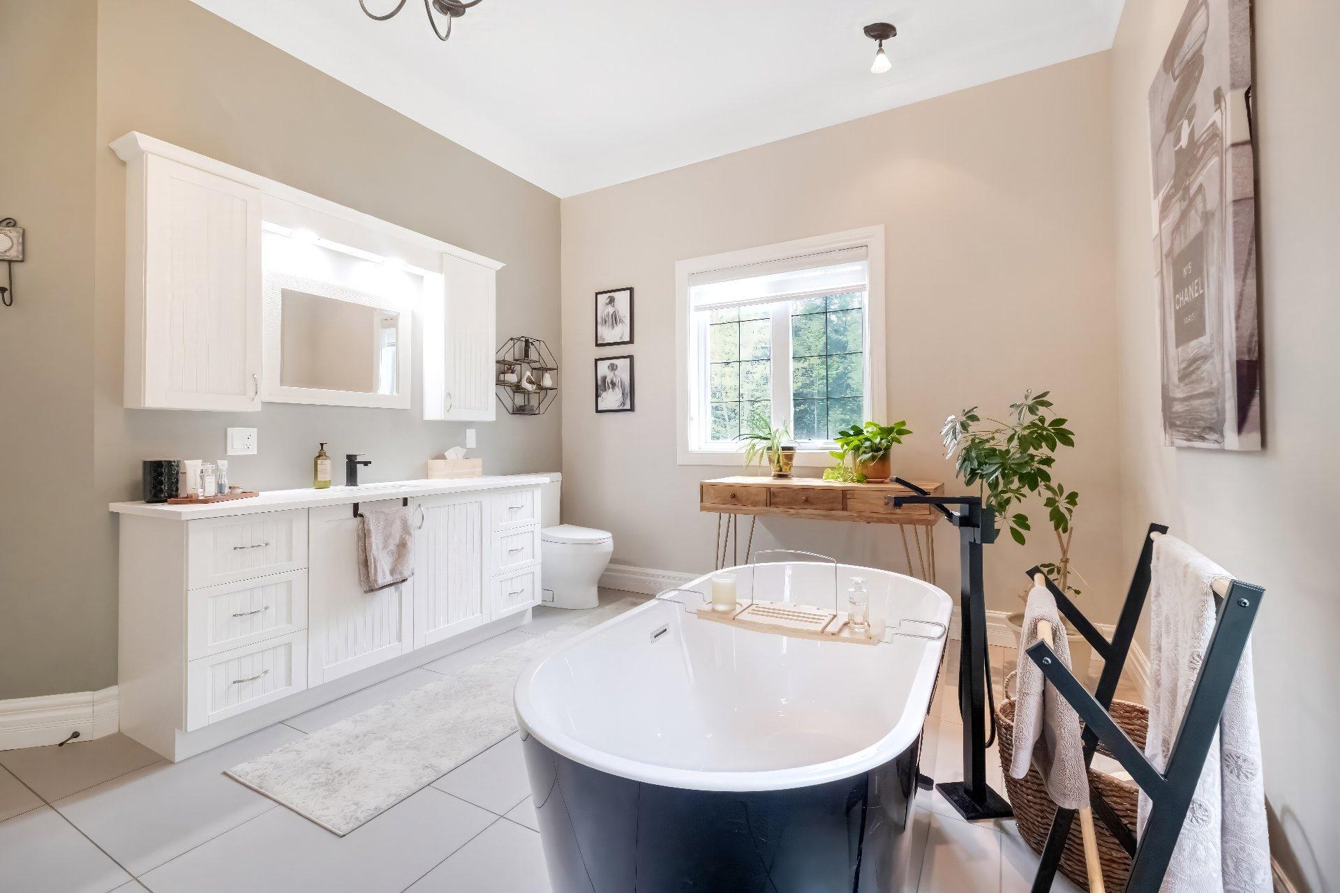 









1091


Rue Frédéric-Doyon

,
Sherbrooke (Brompton/Rock Forest/Saint-Élie/Deauville),




QC
J1R0T1

