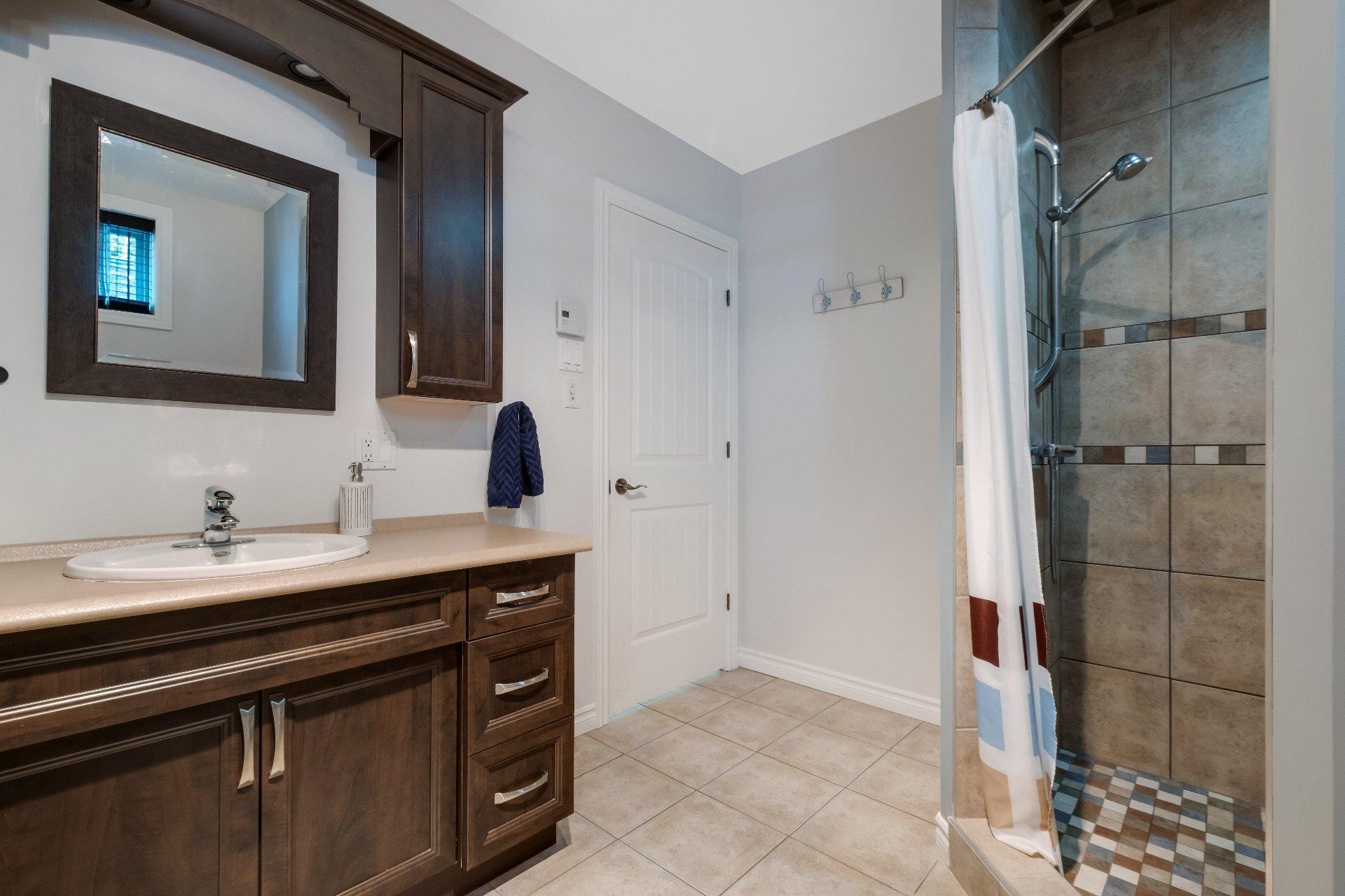 









1091


Rue Frédéric-Doyon

,
Sherbrooke (Brompton/Rock Forest/Saint-Élie/Deauville),




QC
J1R0T1

