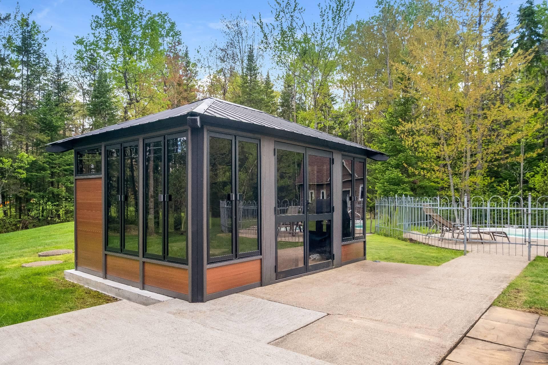 









1091


Rue Frédéric-Doyon

,
Sherbrooke (Brompton/Rock Forest/Saint-Élie/Deauville),




QC
J1R0T1

