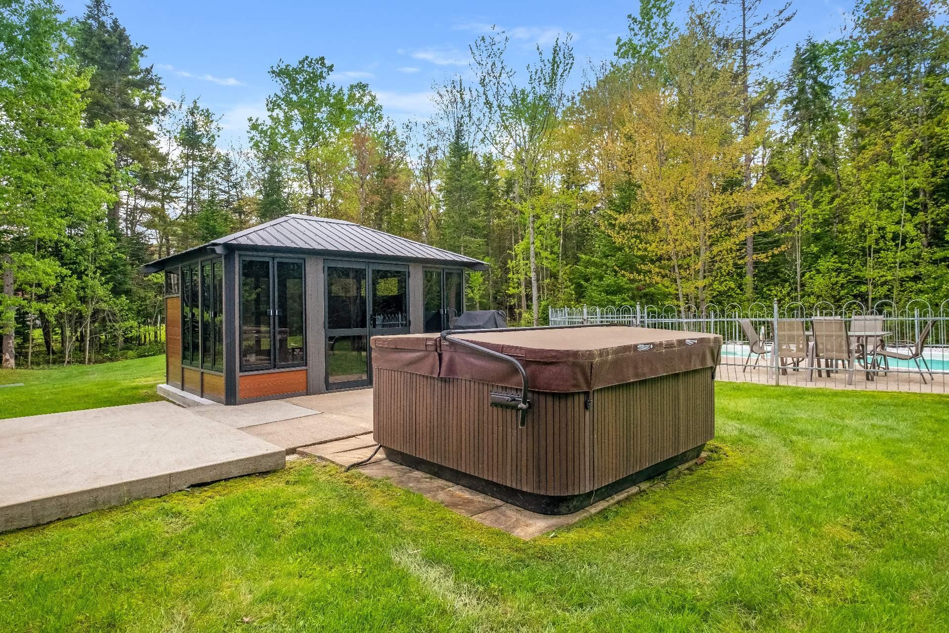 









1091


Rue Frédéric-Doyon

,
Sherbrooke (Brompton/Rock Forest/Saint-Élie/Deauville),




QC
J1R0T1

