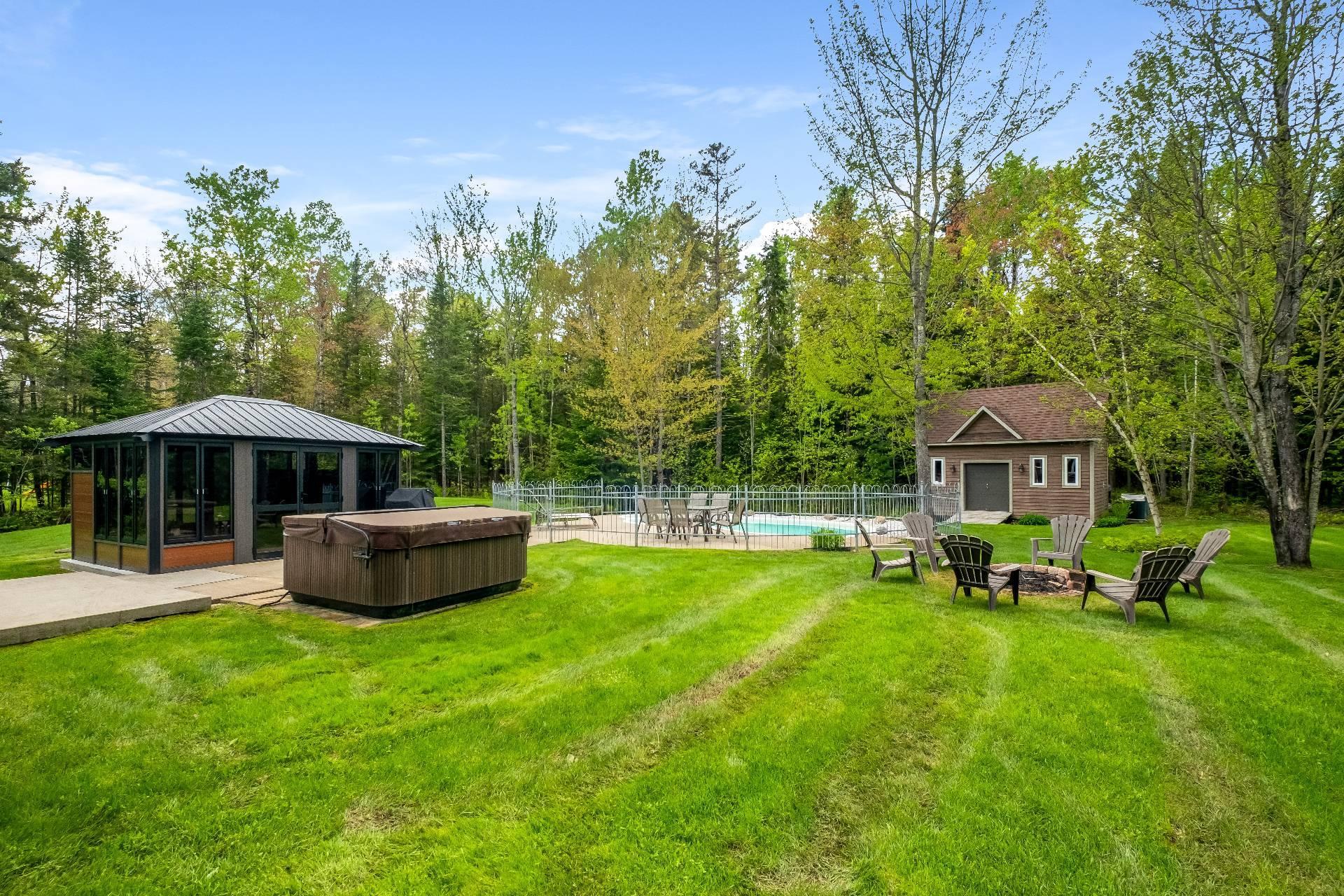 









1091


Rue Frédéric-Doyon

,
Sherbrooke (Brompton/Rock Forest/Saint-Élie/Deauville),




QC
J1R0T1

