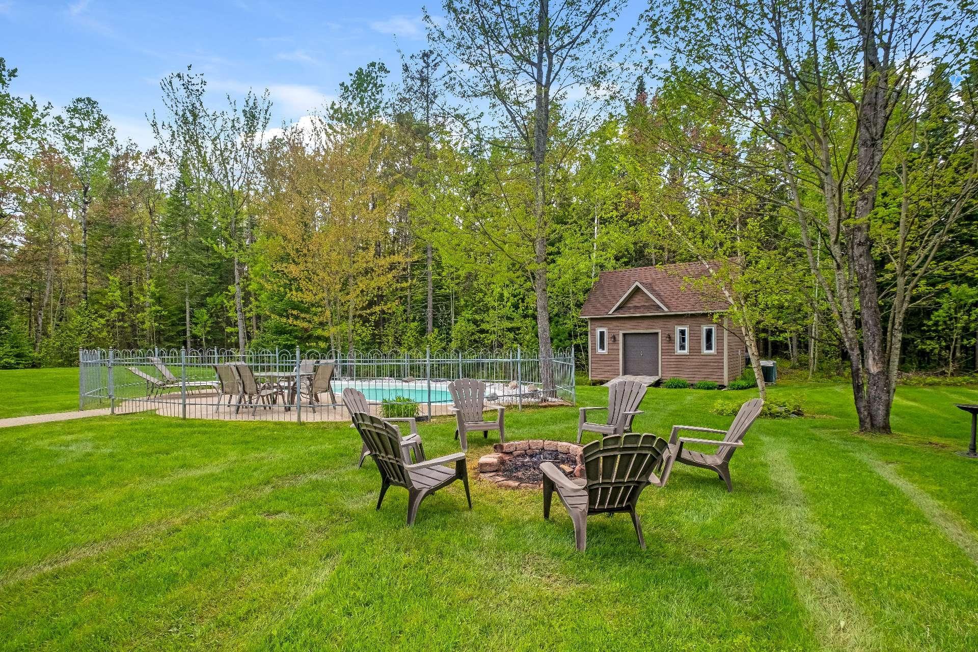 









1091


Rue Frédéric-Doyon

,
Sherbrooke (Brompton/Rock Forest/Saint-Élie/Deauville),




QC
J1R0T1

