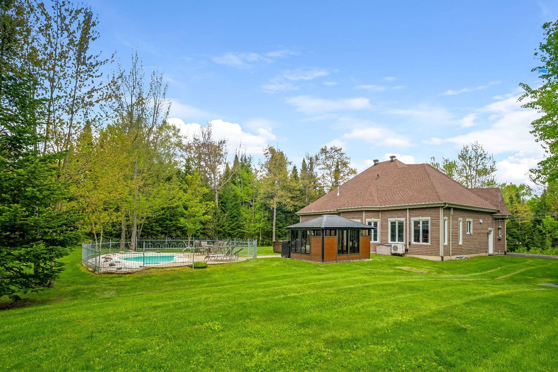 









1091


Rue Frédéric-Doyon

,
Sherbrooke (Brompton/Rock Forest/Saint-Élie/Deauville),




QC
J1R0T1

