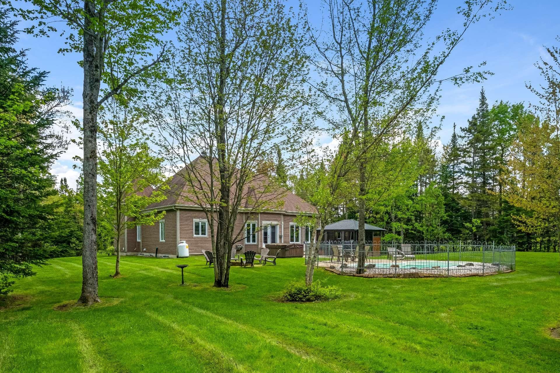 









1091


Rue Frédéric-Doyon

,
Sherbrooke (Brompton/Rock Forest/Saint-Élie/Deauville),




QC
J1R0T1

