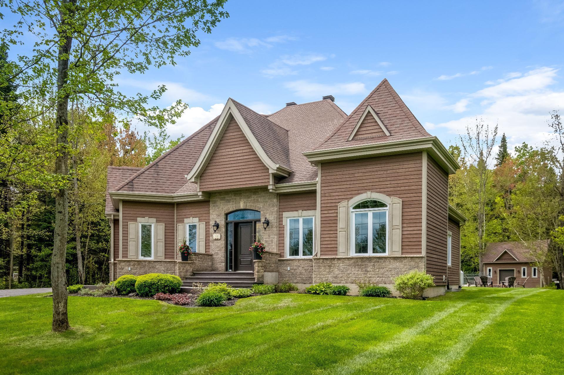 









1091


Rue Frédéric-Doyon

,
Sherbrooke (Brompton/Rock Forest/Saint-Élie/Deauville),




QC
J1R0T1

