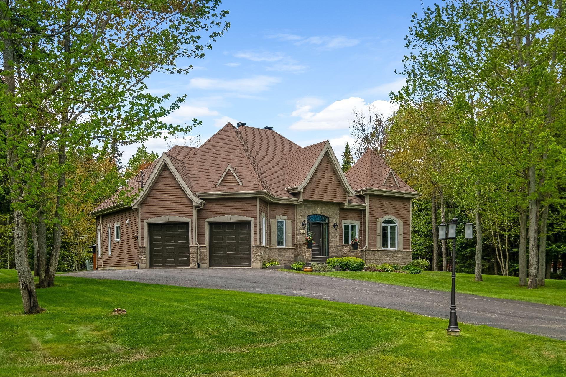 









1091


Rue Frédéric-Doyon

,
Sherbrooke (Brompton/Rock Forest/Saint-Élie/Deauville),




QC
J1R0T1

