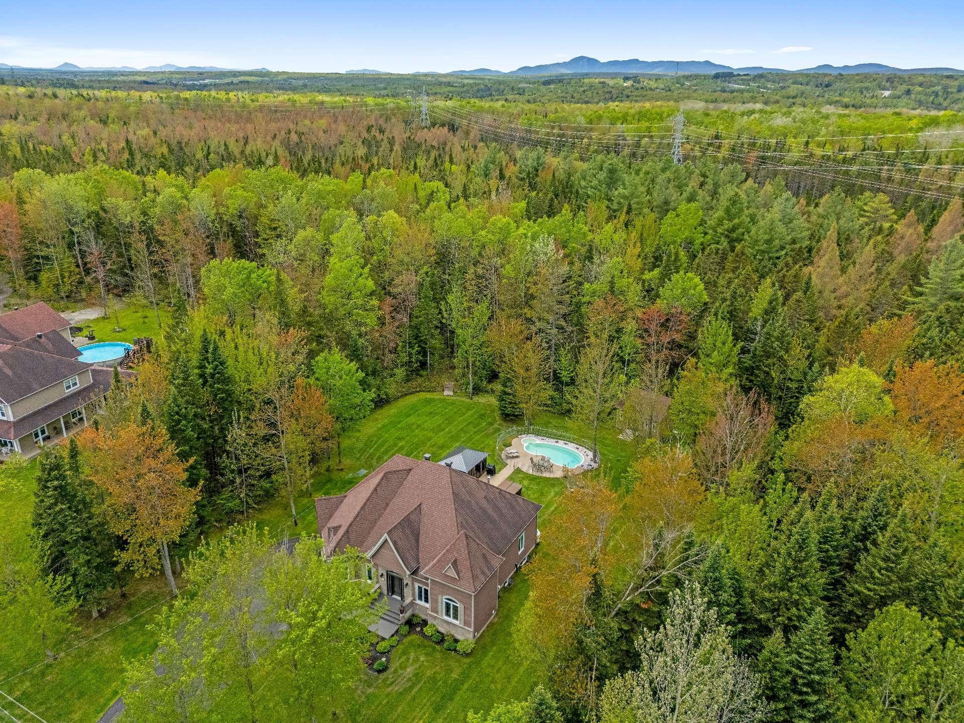 









1091


Rue Frédéric-Doyon

,
Sherbrooke (Brompton/Rock Forest/Saint-Élie/Deauville),




QC
J1R0T1

