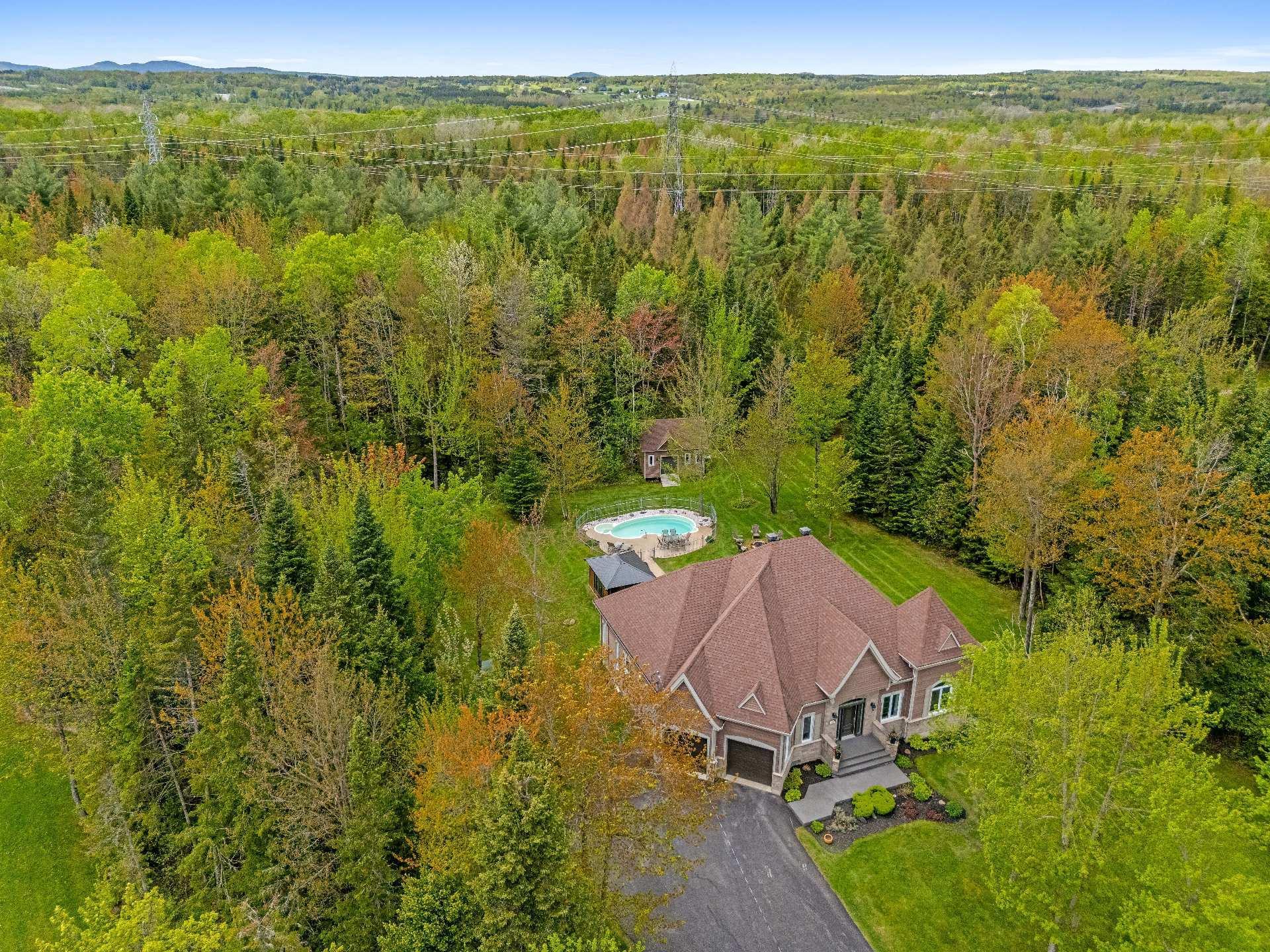 









1091


Rue Frédéric-Doyon

,
Sherbrooke (Brompton/Rock Forest/Saint-Élie/Deauville),




QC
J1R0T1

