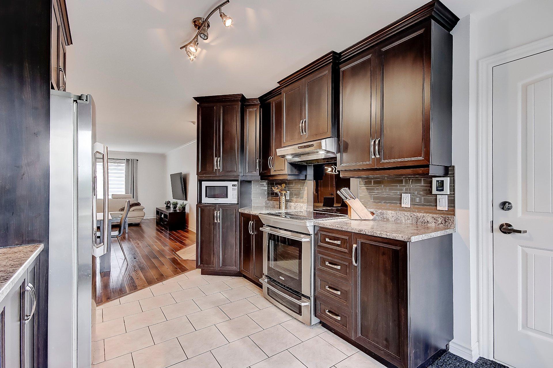 









393


Rue Boire

, D,
Napierville,




QC
J0J1L0

