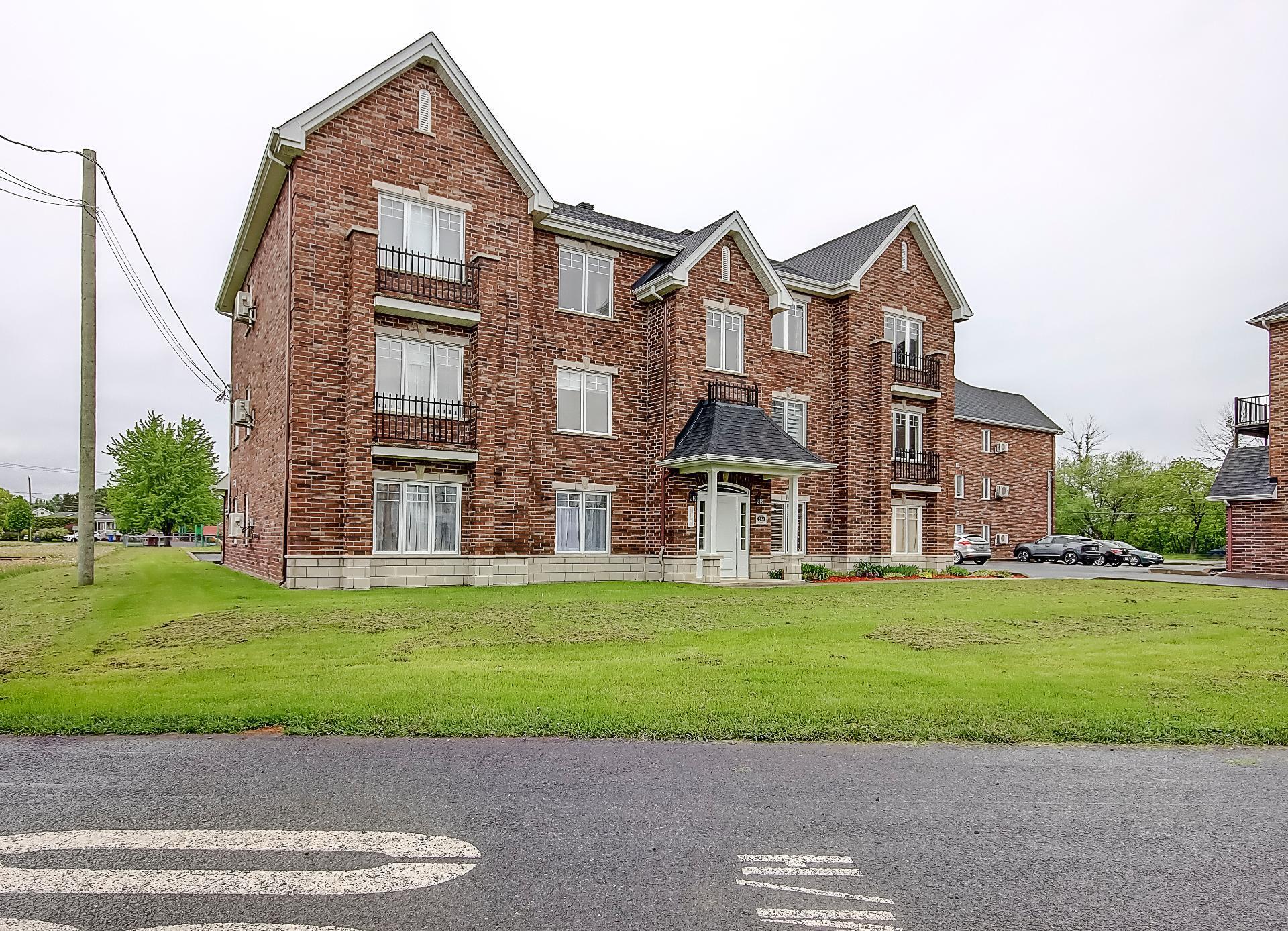 









393


Rue Boire

, D,
Napierville,




QC
J0J1L0

