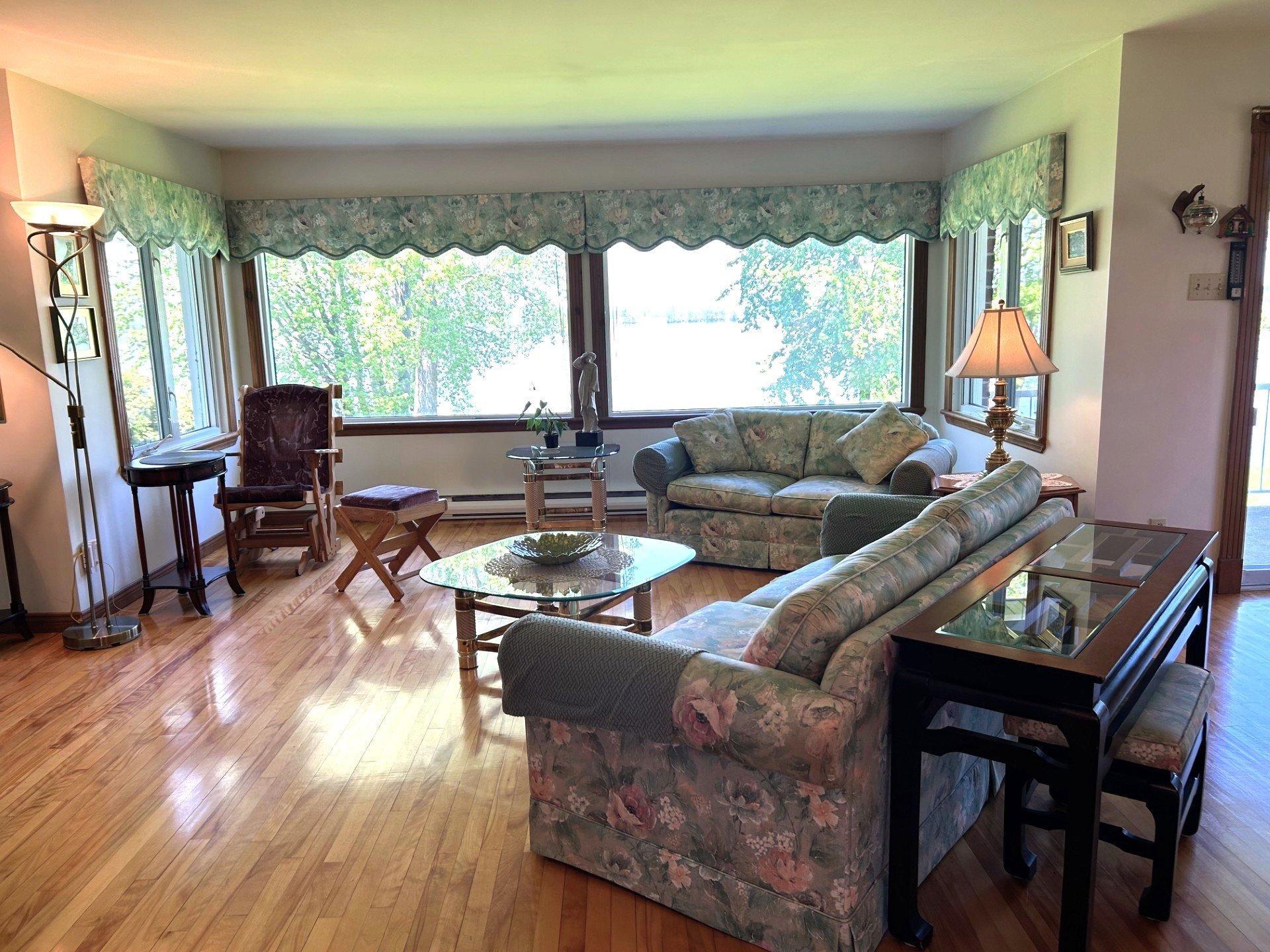 









239

 - 12


Route Marie-Victorin

,
Verchères,




QC
J0L2R0


