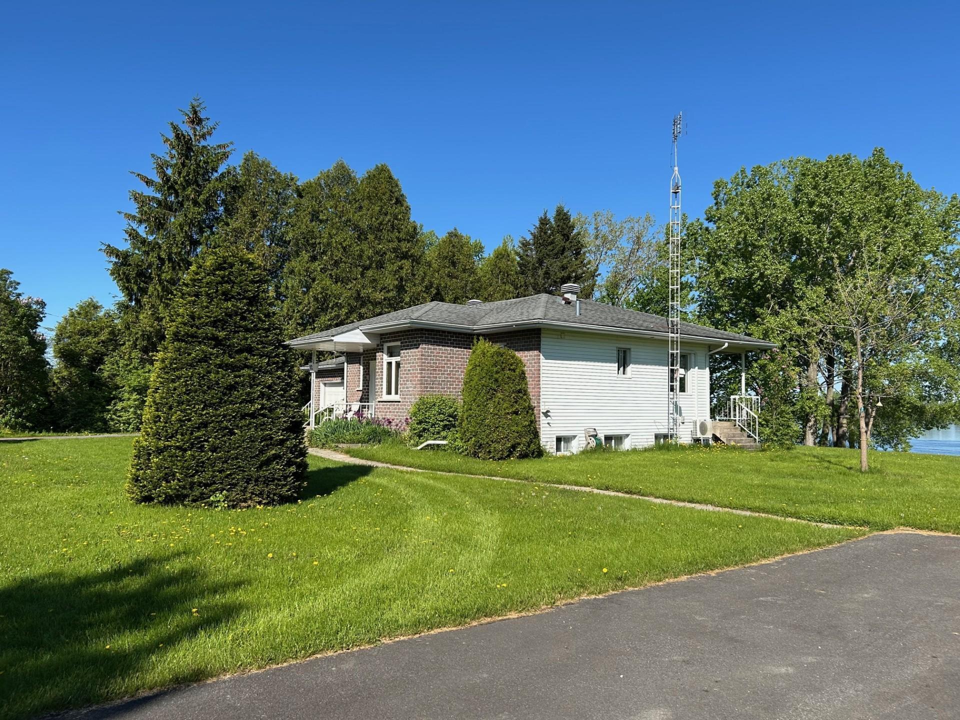 









239

 - 12


Route Marie-Victorin

,
Verchères,




QC
J0L2R0

