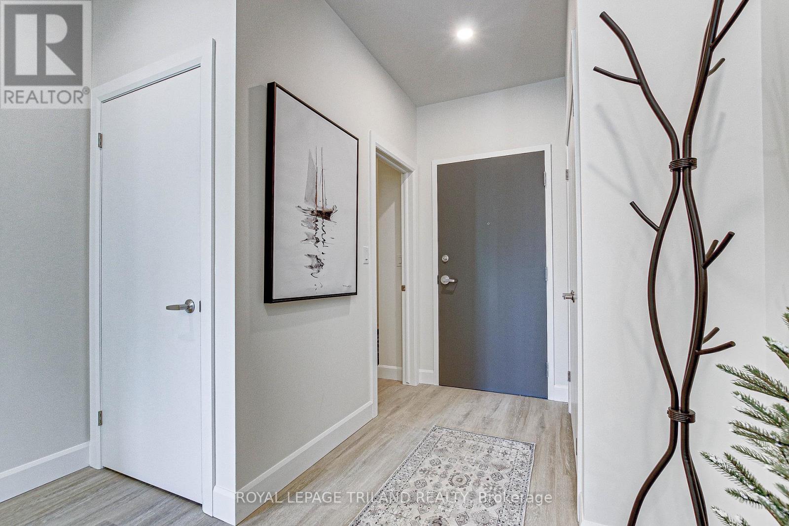 












203 - 75 WALNUT STREET

,
St. Thomas,




Ontario
N5R2Y7

