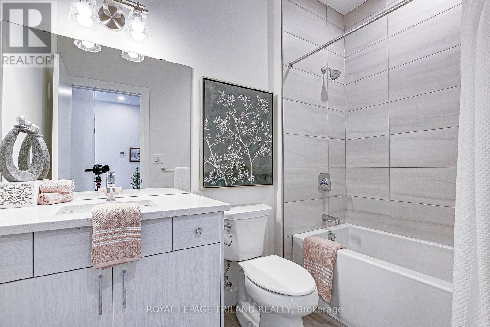 












203 - 75 WALNUT STREET

,
St. Thomas,




Ontario
N5R2Y7

