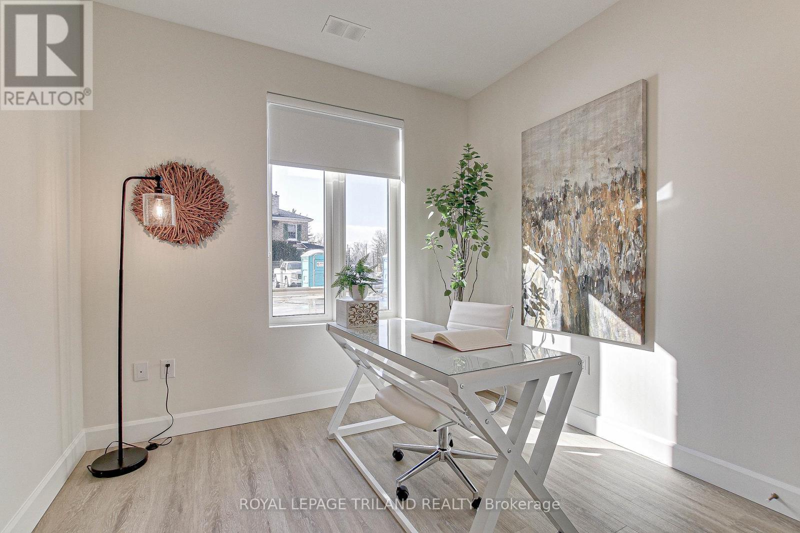 












203 - 75 WALNUT STREET

,
St. Thomas,




Ontario
N5R2Y7

