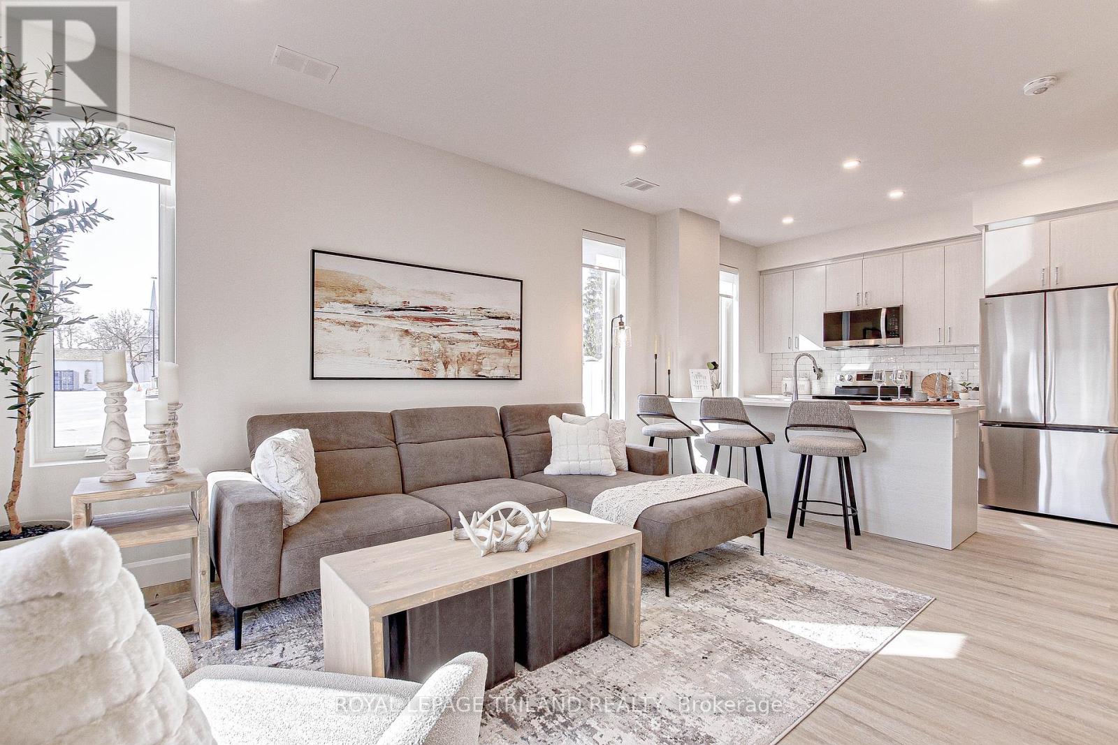 












203 - 75 WALNUT STREET

,
St. Thomas,




Ontario
N5R2Y7

