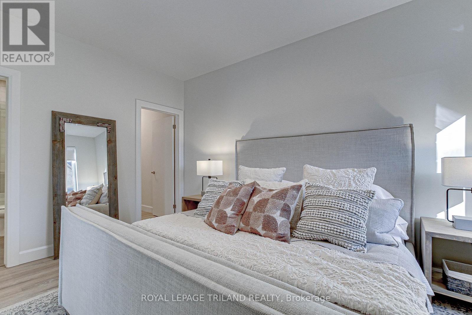 












203 - 75 WALNUT STREET

,
St. Thomas,




Ontario
N5R2Y7

