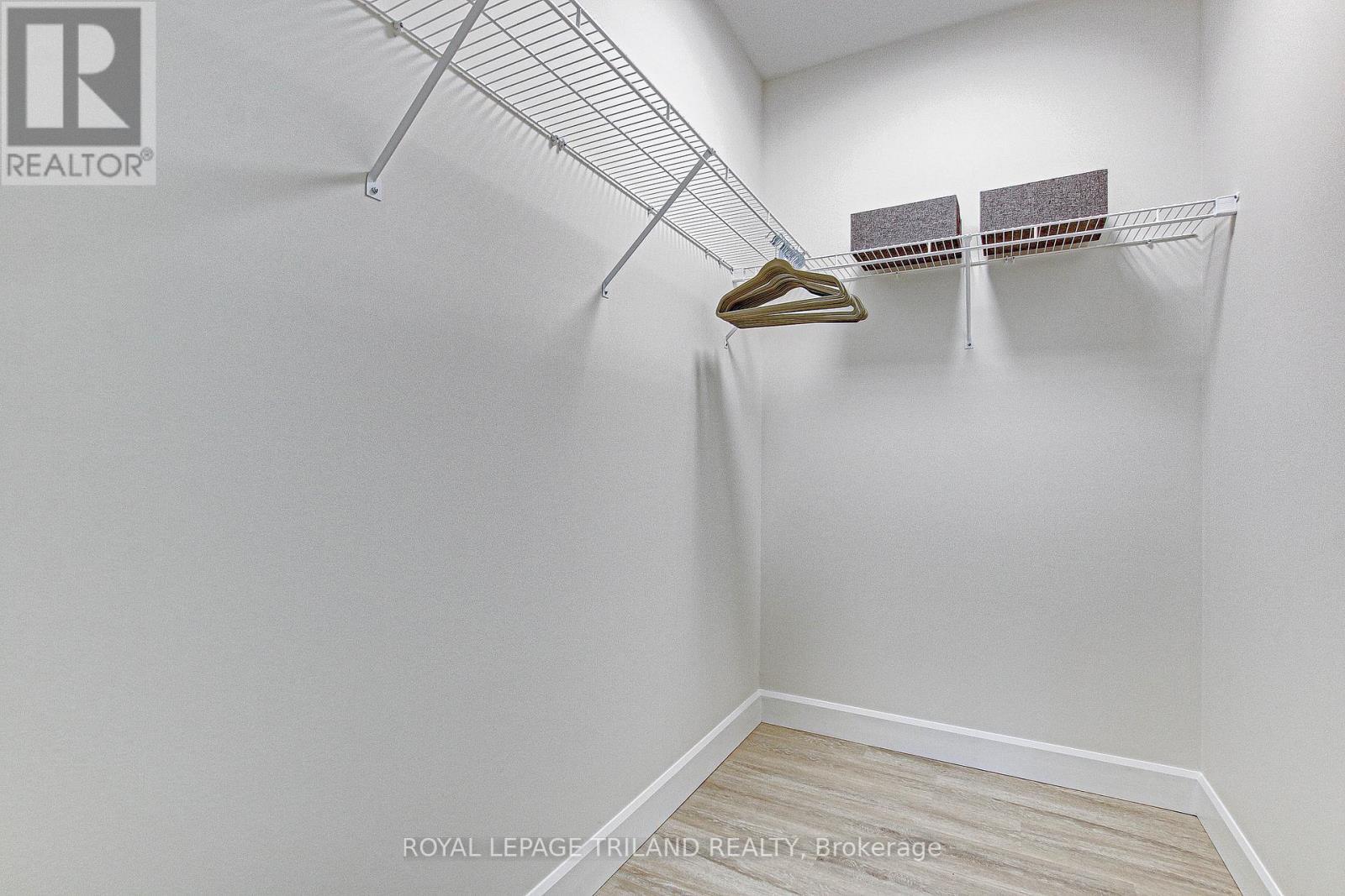 












203 - 75 WALNUT STREET

,
St. Thomas,




Ontario
N5R2Y7

