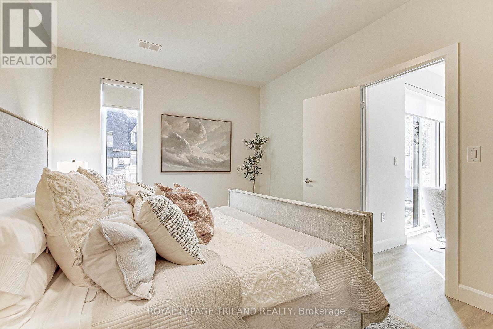 












203 - 75 WALNUT STREET

,
St. Thomas,




Ontario
N5R2Y7

