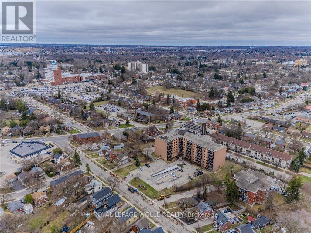 












204 - 29 WEST AVENUE W

,
Kitchener,




Ontario
N2M5E4

