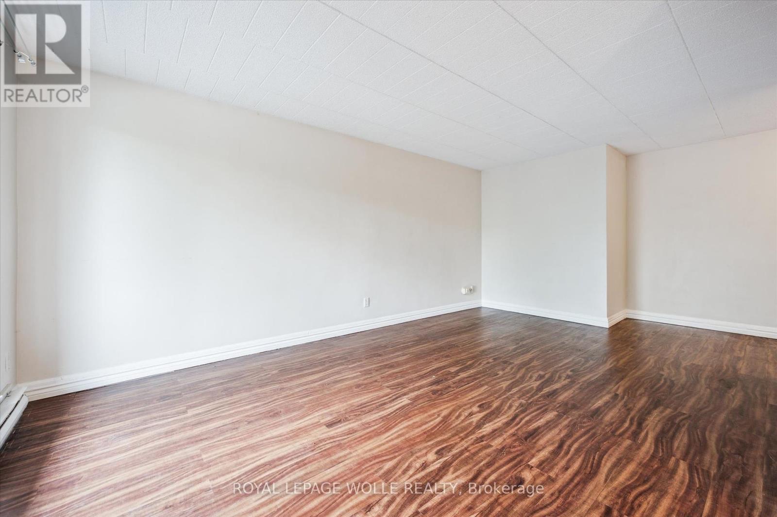












204 - 29 WEST AVENUE W

,
Kitchener,




Ontario
N2M5E4

