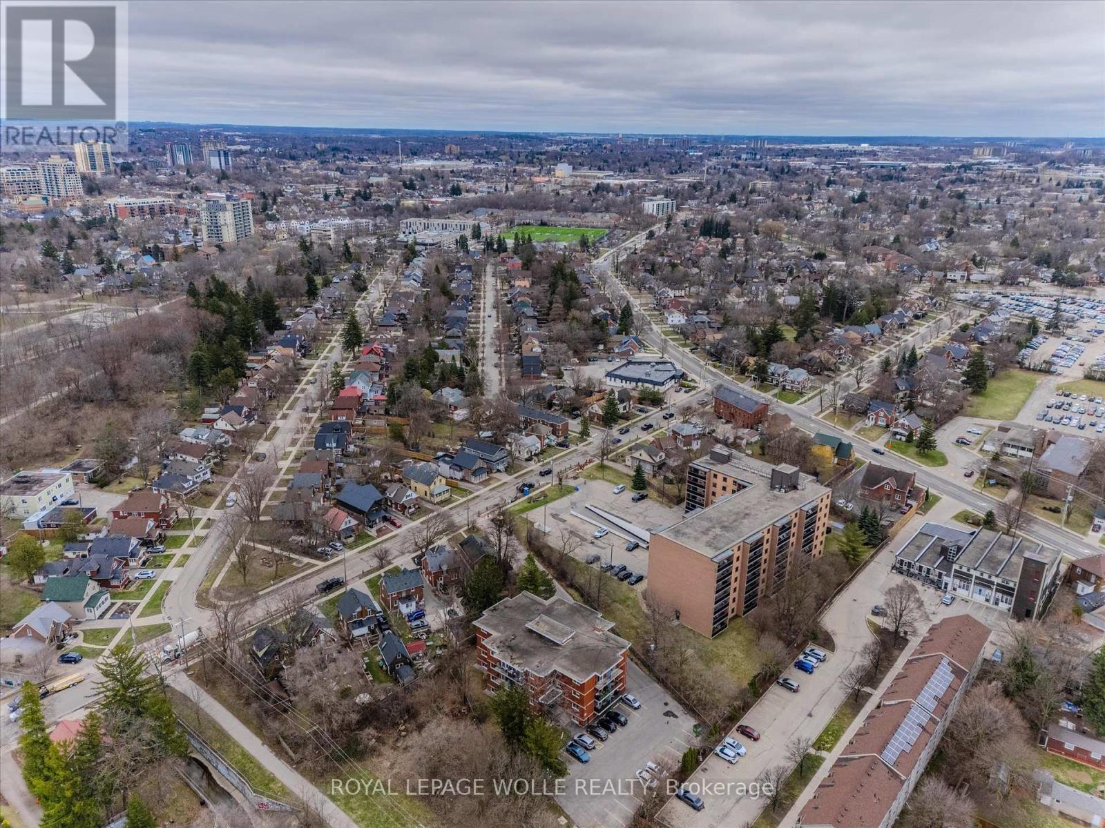 












204 - 29 WEST AVENUE W

,
Kitchener,




Ontario
N2M5E4

