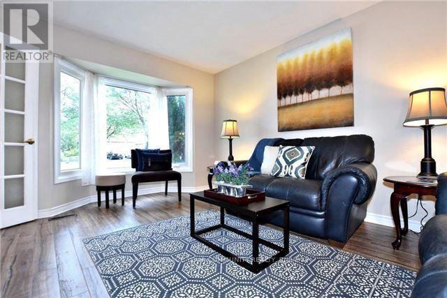 












51 FALAN HEIGHTS CRESCENT

,
Aurora,




Ontario
L4G5B8

