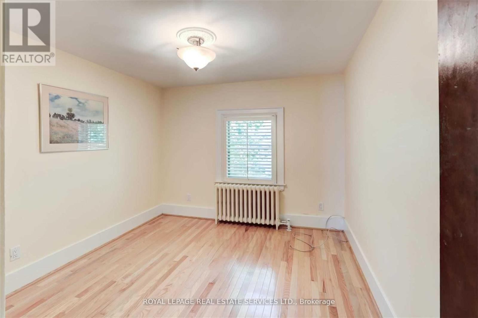 












21 LORINDALE AVENUE

,
Toronto,




Ontario
M5M3C3

