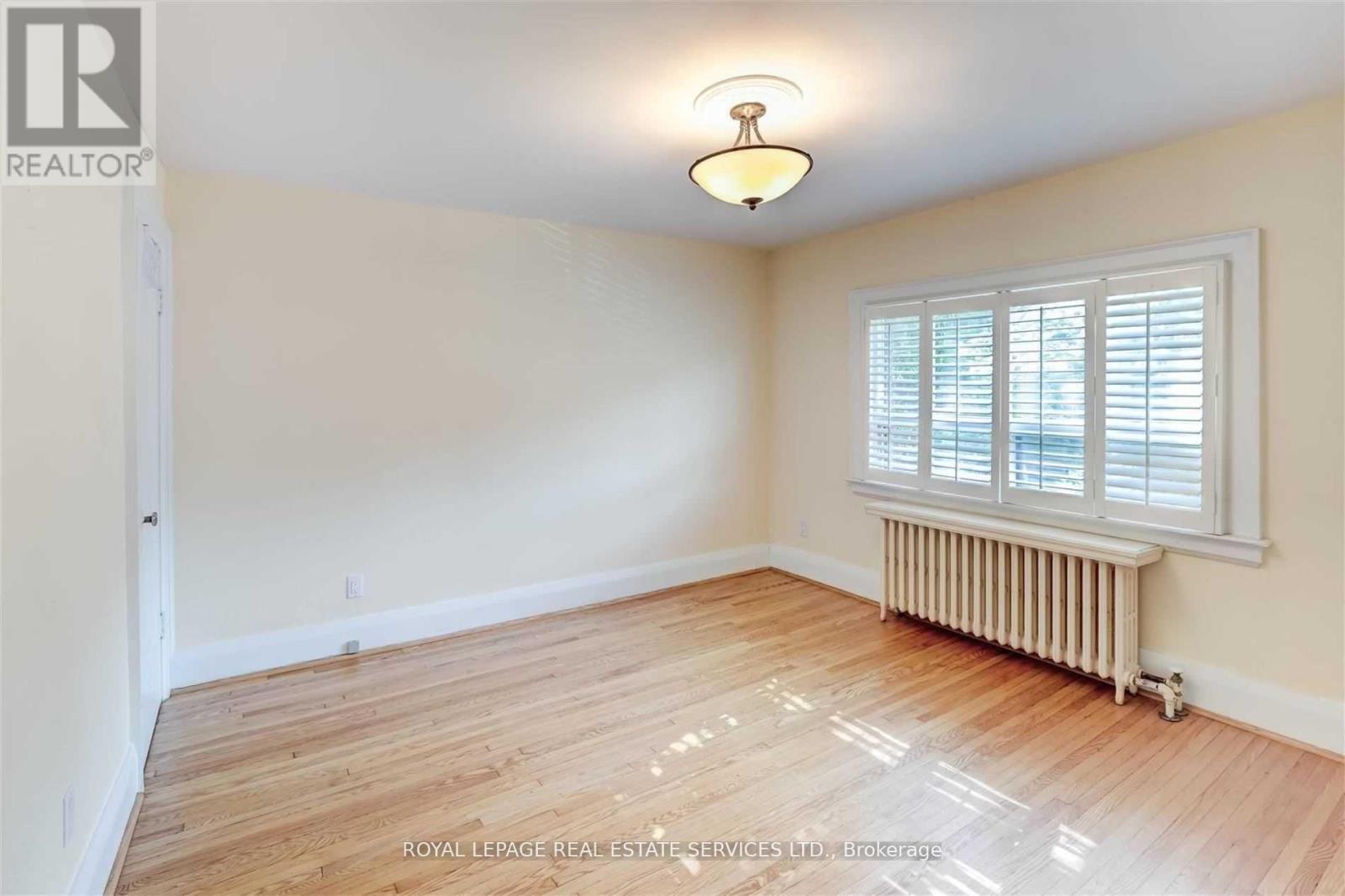 












21 LORINDALE AVENUE

,
Toronto,




Ontario
M5M3C3

