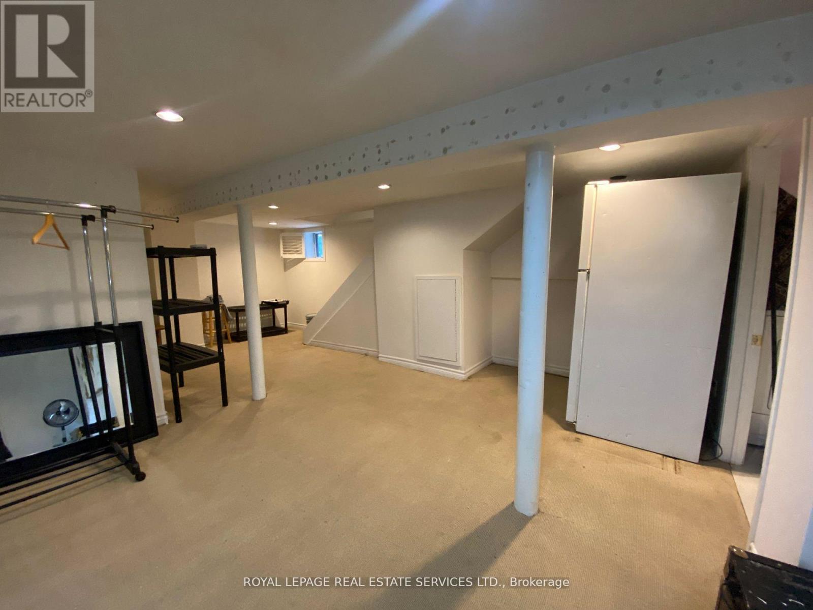 












21 LORINDALE AVENUE

,
Toronto,




Ontario
M5M3C3

