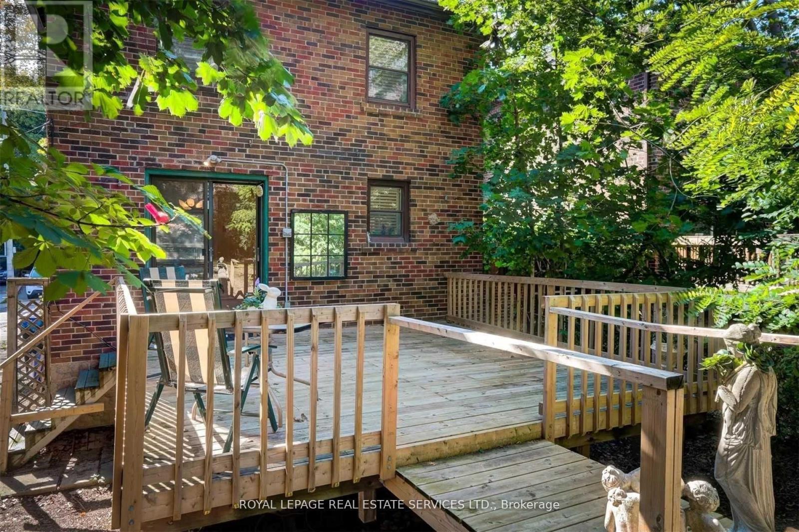 












21 LORINDALE AVENUE

,
Toronto,




Ontario
M5M3C3

