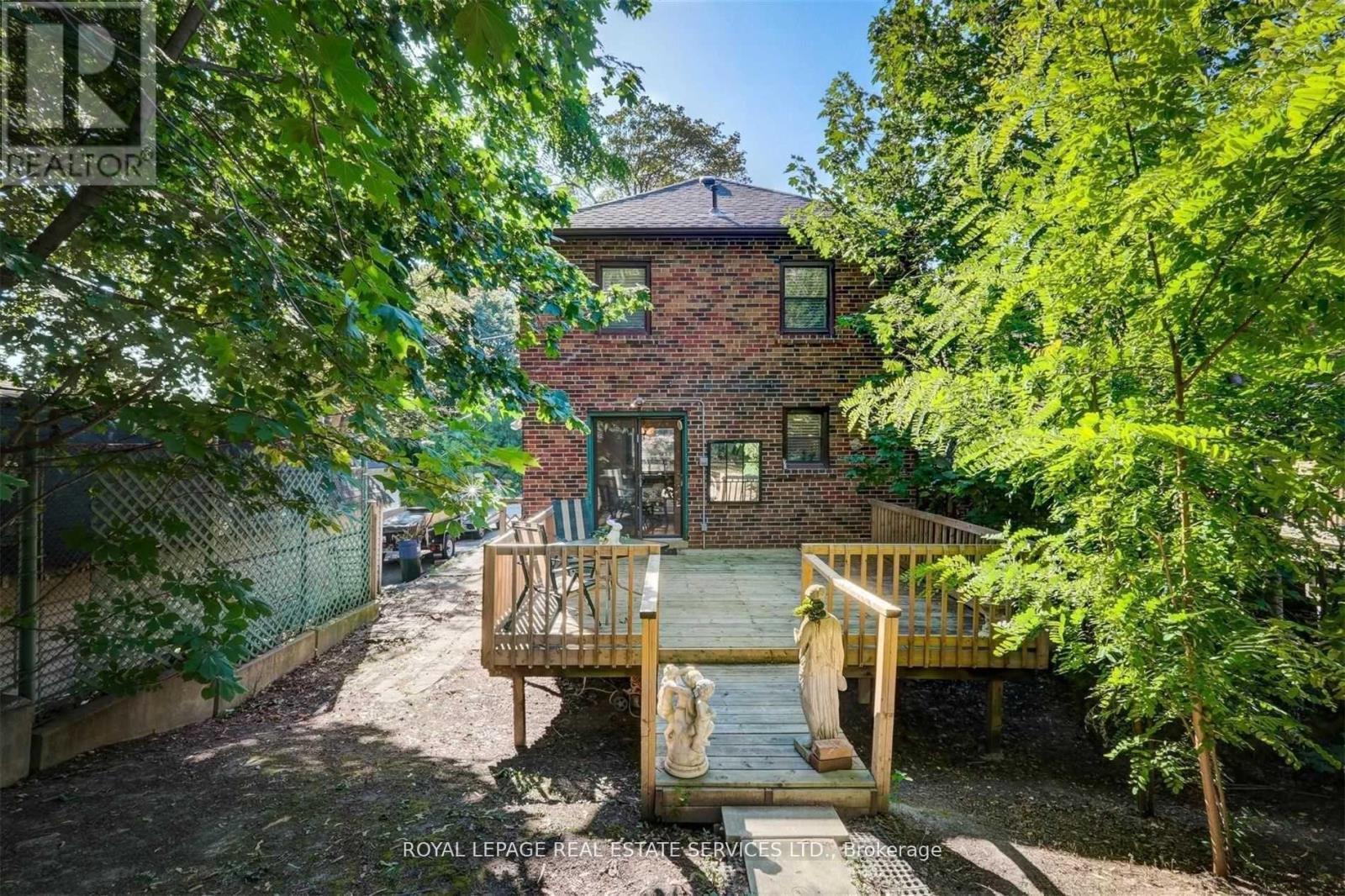 












21 LORINDALE AVENUE

,
Toronto,




Ontario
M5M3C3

