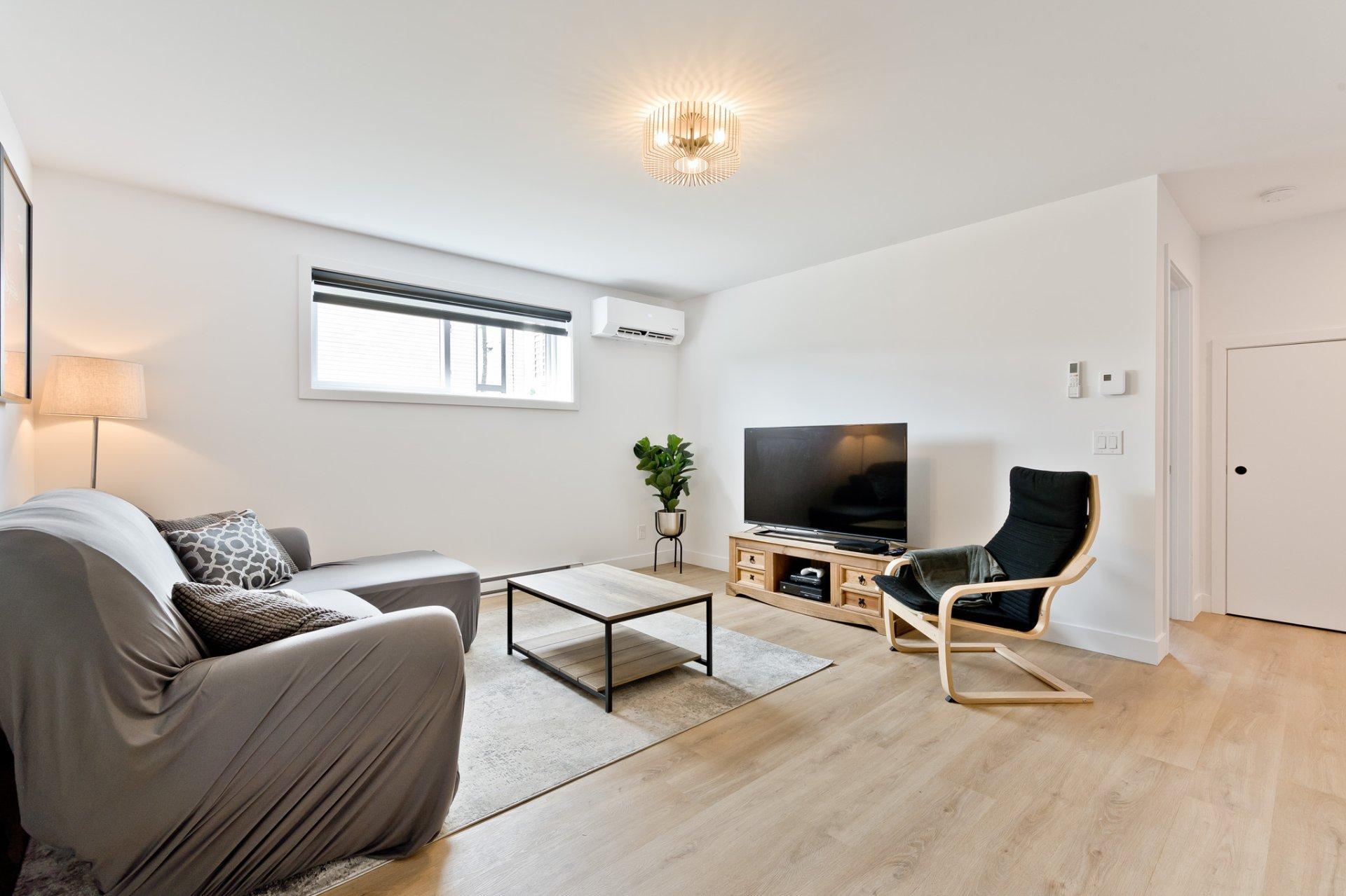 









3803


Rue Émile-Chartier

,
Sherbrooke (Les Nations),




QC
J1L0H7

