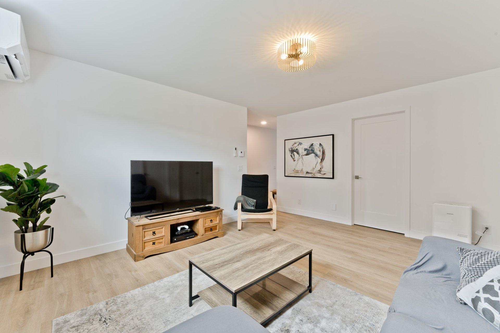 









3803


Rue Émile-Chartier

,
Sherbrooke (Les Nations),




QC
J1L0H7

