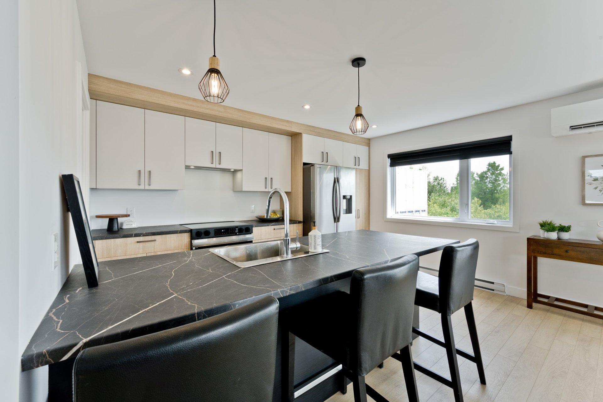 









3803


Rue Émile-Chartier

,
Sherbrooke (Les Nations),




QC
J1L0H7

