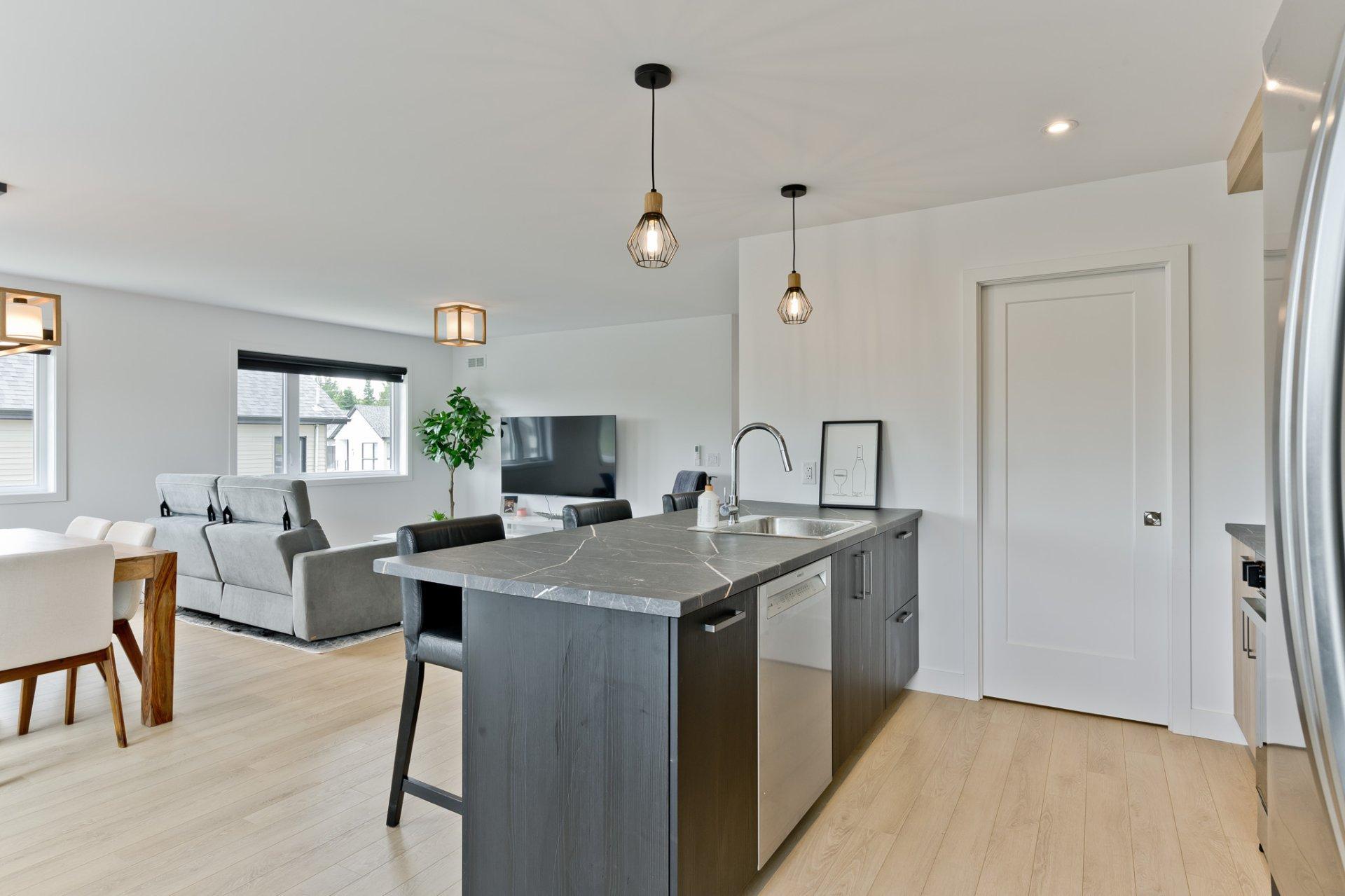









3803


Rue Émile-Chartier

,
Sherbrooke (Les Nations),




QC
J1L0H7

