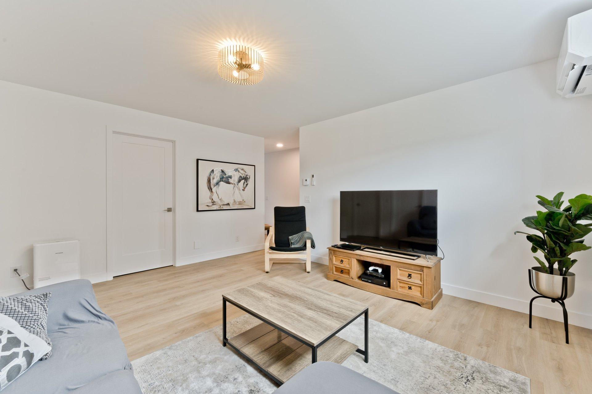 









3805


Rue Émile-Chartier

,
Sherbrooke (Les Nations),




QC
J1L0H7


