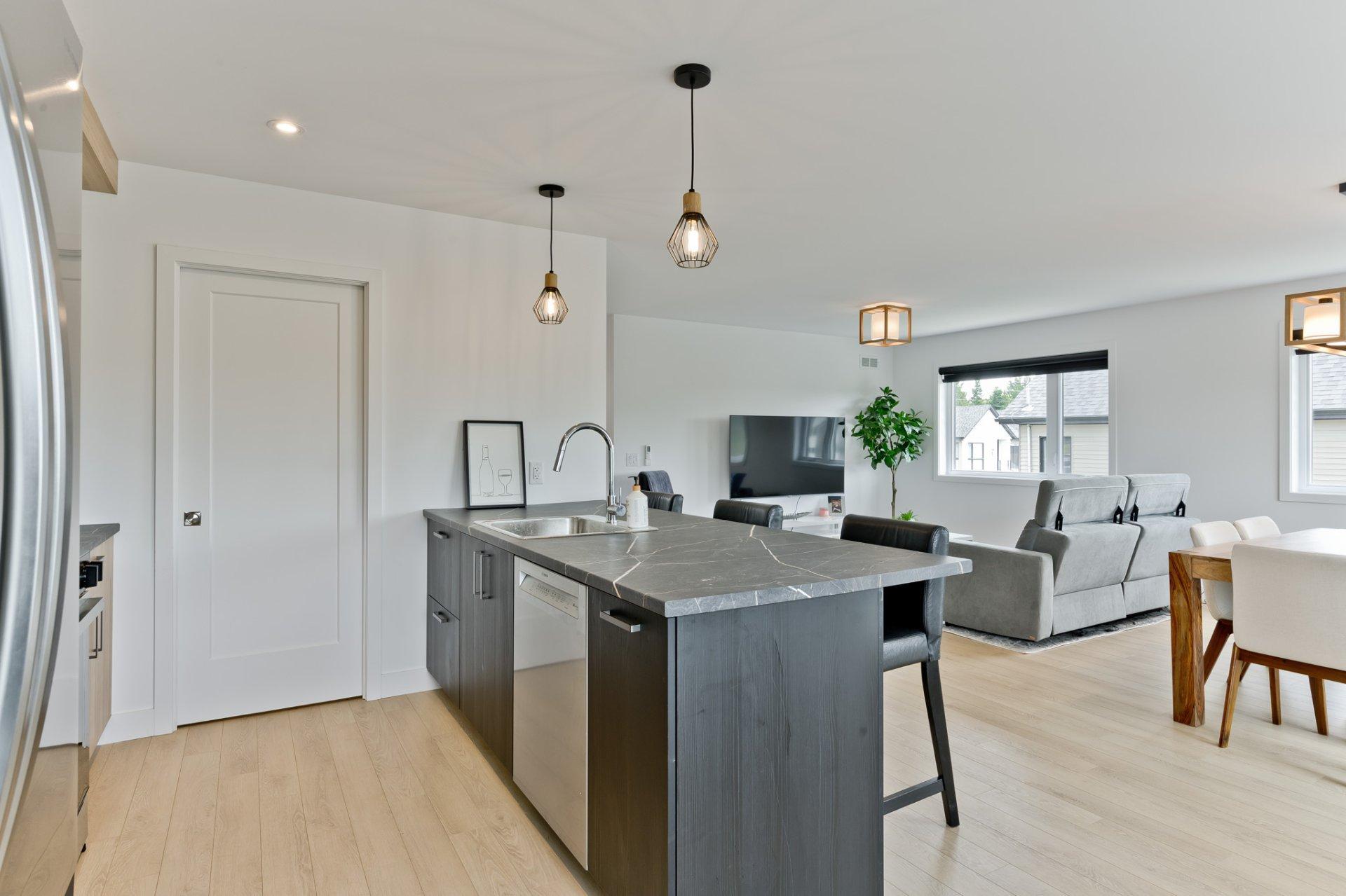 









3805


Rue Émile-Chartier

,
Sherbrooke (Les Nations),




QC
J1L0H7

