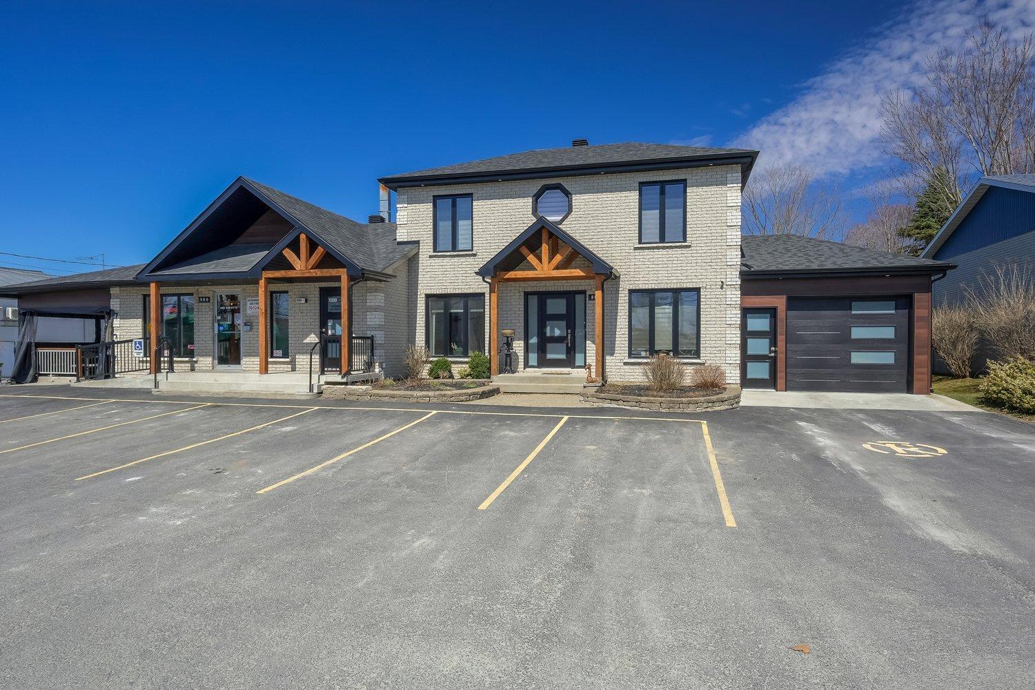 









880

 - 900


Rue Daigneault

,
Acton Vale,




QC
J0H1A0

