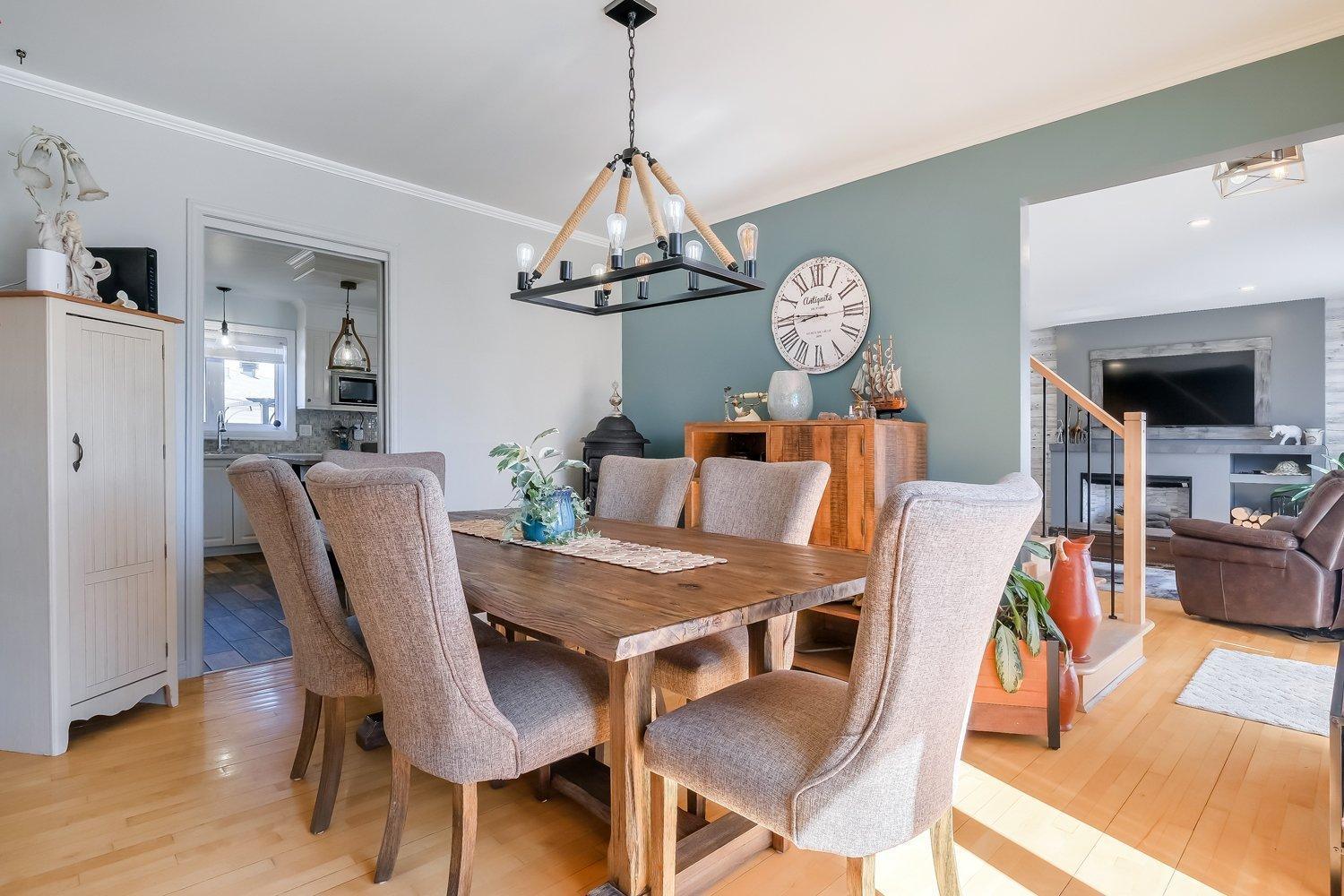 









880

 - 900


Rue Daigneault

,
Acton Vale,




QC
J0H1A0


