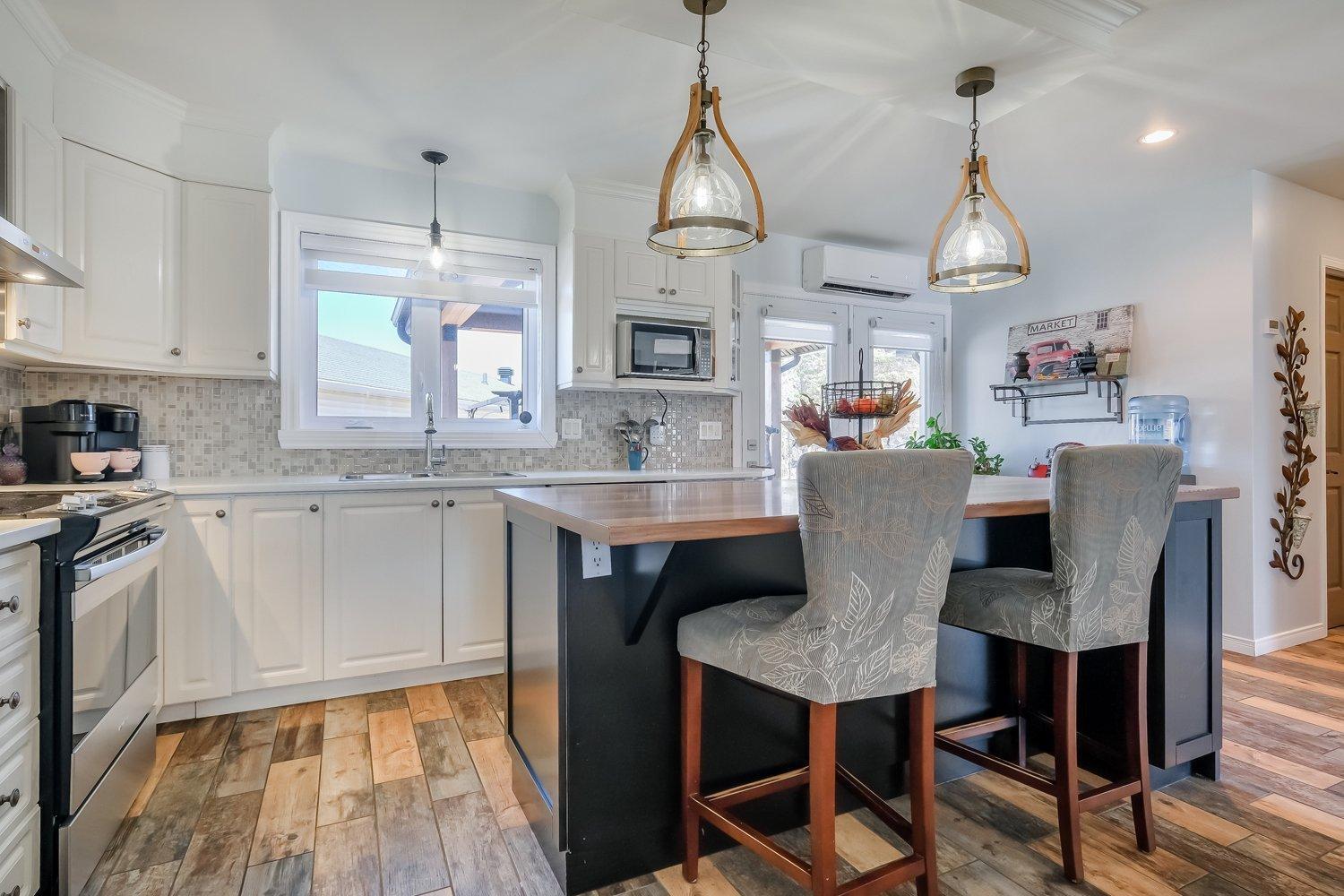 









880

 - 900


Rue Daigneault

,
Acton Vale,




QC
J0H1A0

