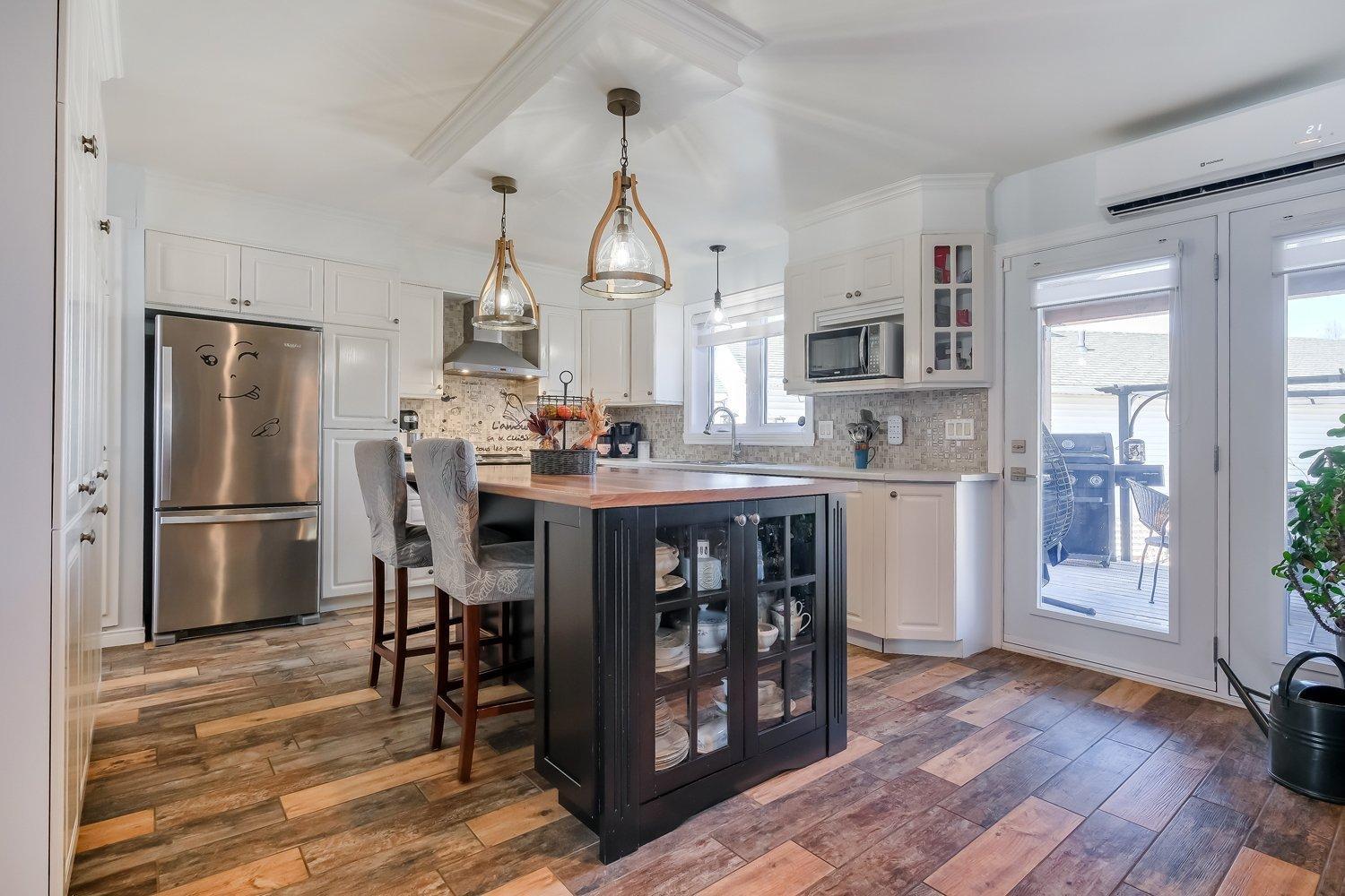 









880

 - 900


Rue Daigneault

,
Acton Vale,




QC
J0H1A0

